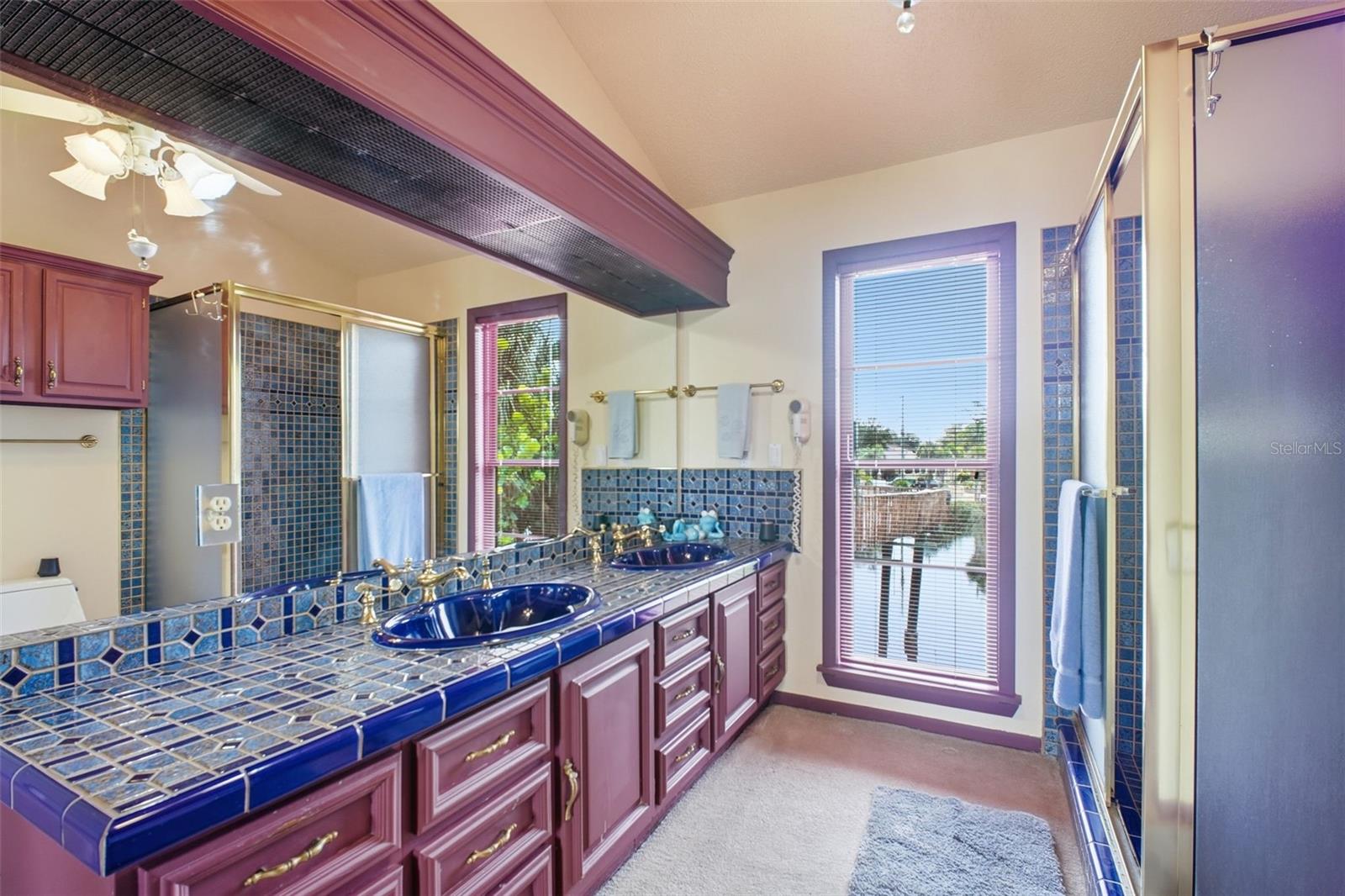 VENETIAN COURT - Residential