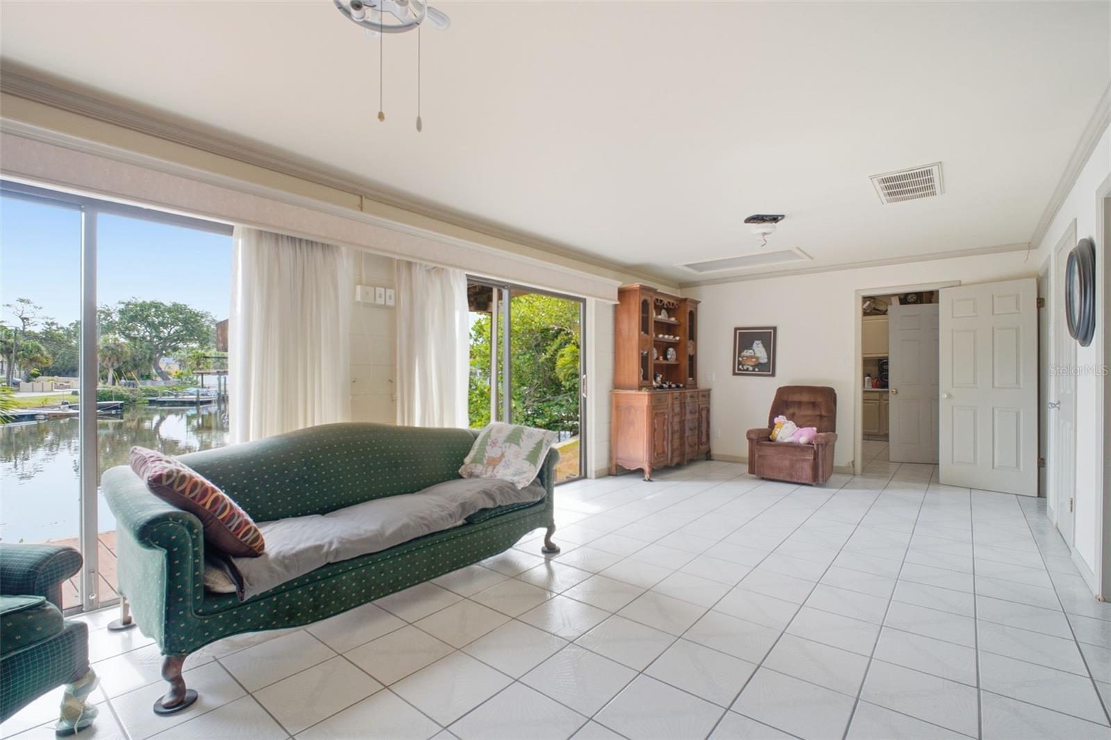 VENETIAN COURT - Residential