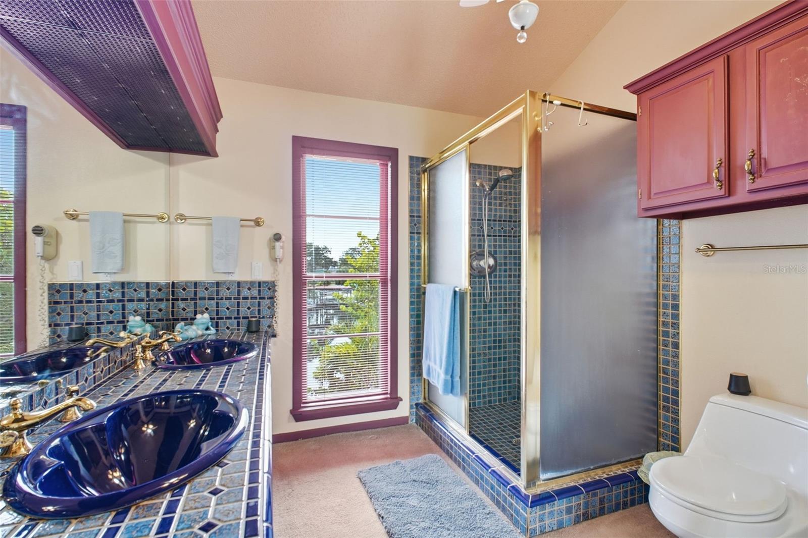 VENETIAN COURT - Residential