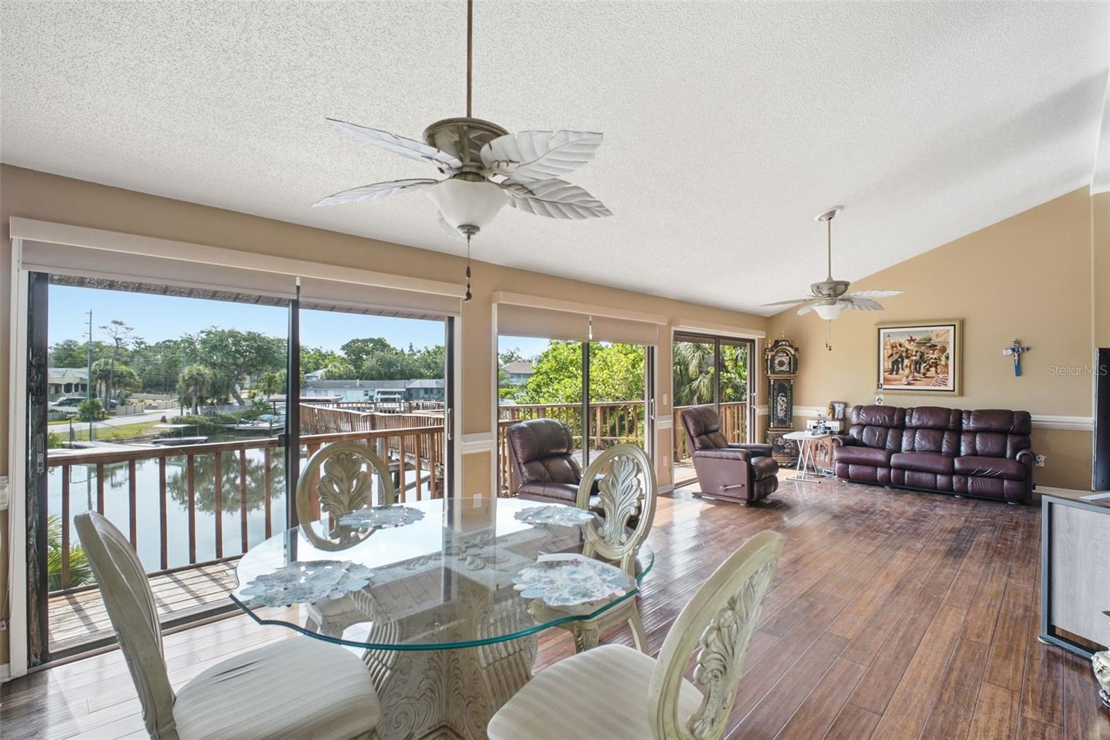 VENETIAN COURT - Residential