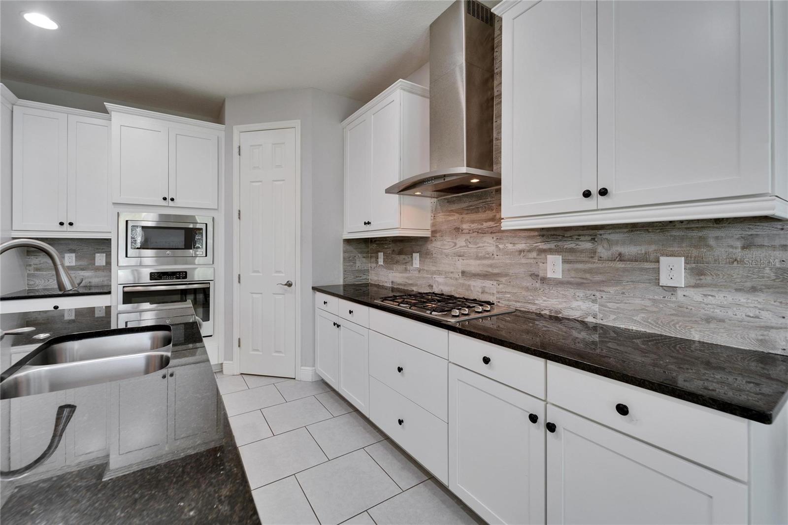 MIRABAY PARCELS 21 & 23 - Residential