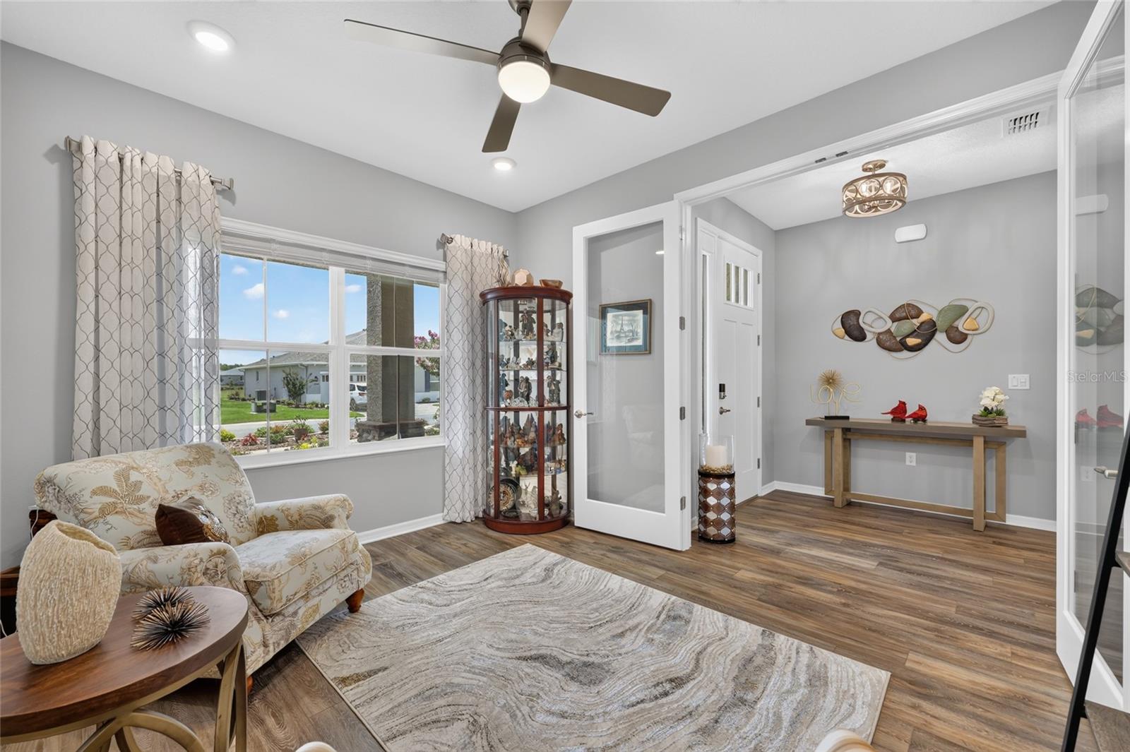 ON TOP OF THE WORLD - Residential
