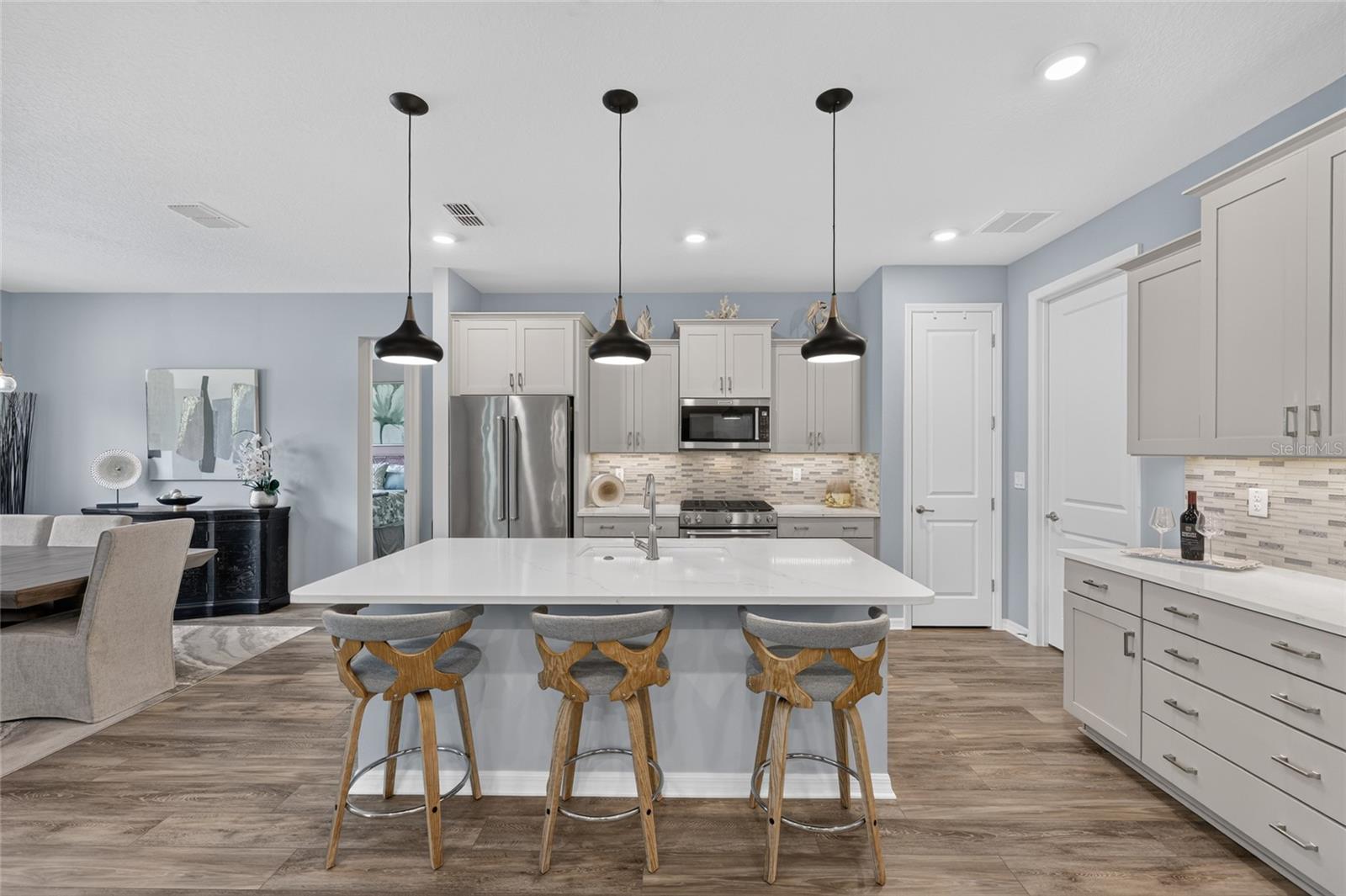 ON TOP OF THE WORLD - Residential