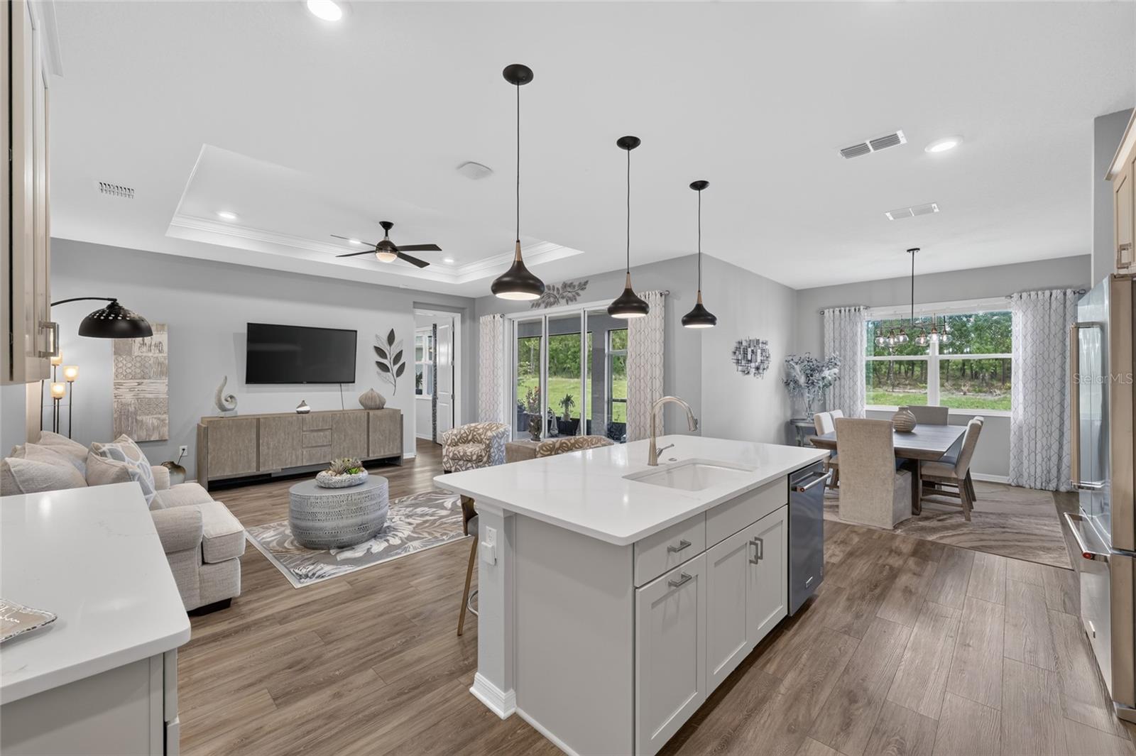 ON TOP OF THE WORLD - Residential