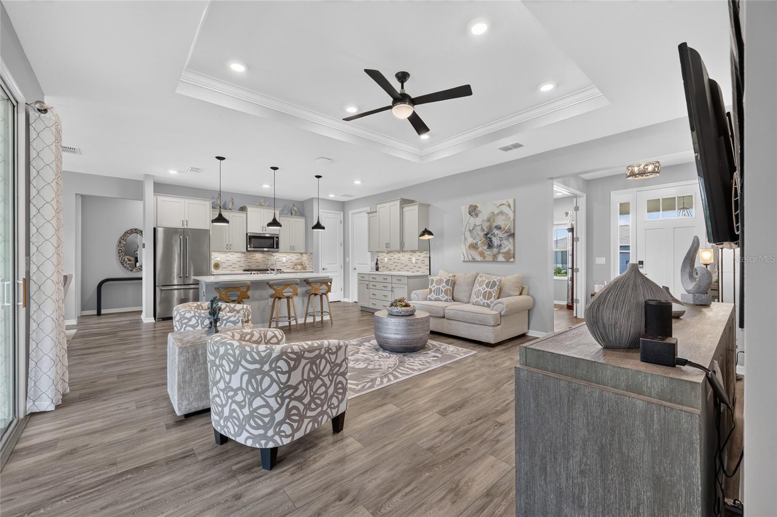 ON TOP OF THE WORLD - Residential