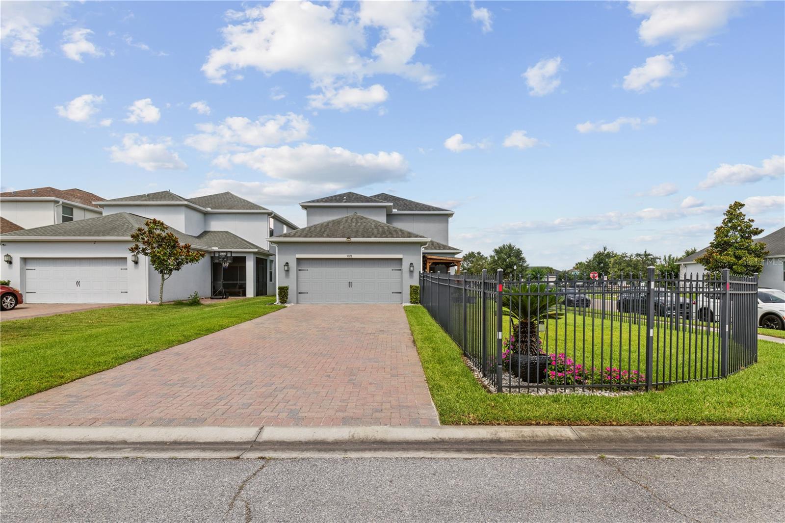 OAKS/MOSS PARK - Residential