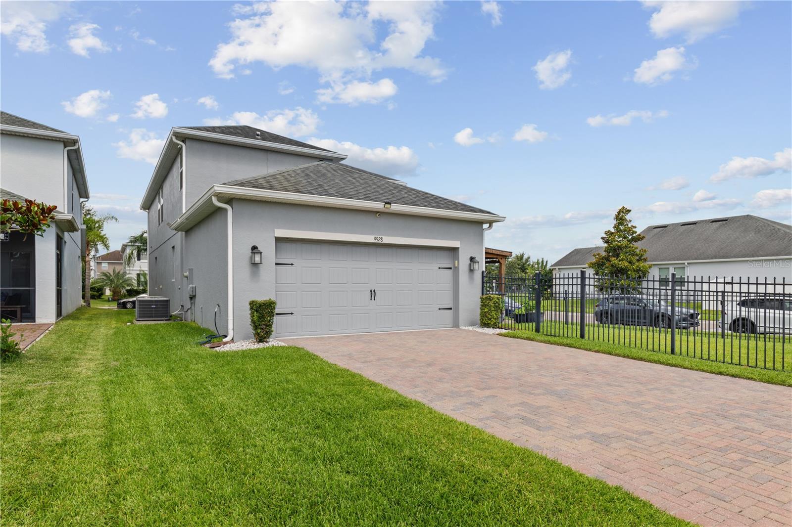 OAKS/MOSS PARK - Residential