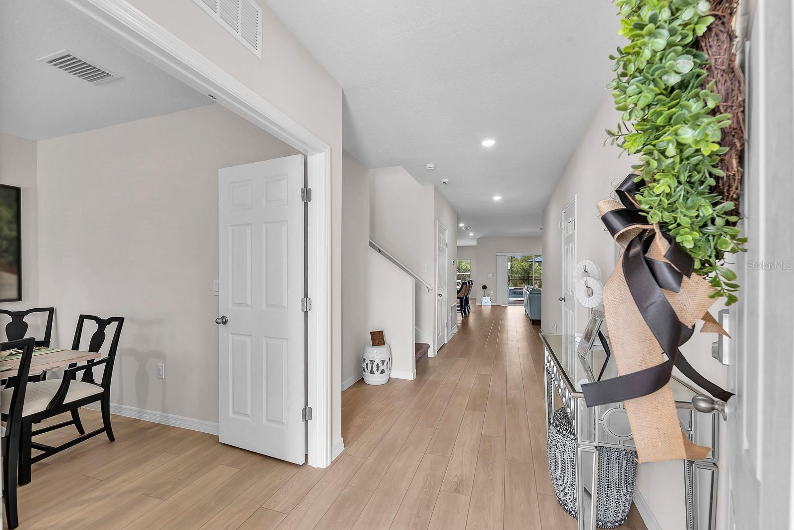 HINTON HAWKSTONE - Residential