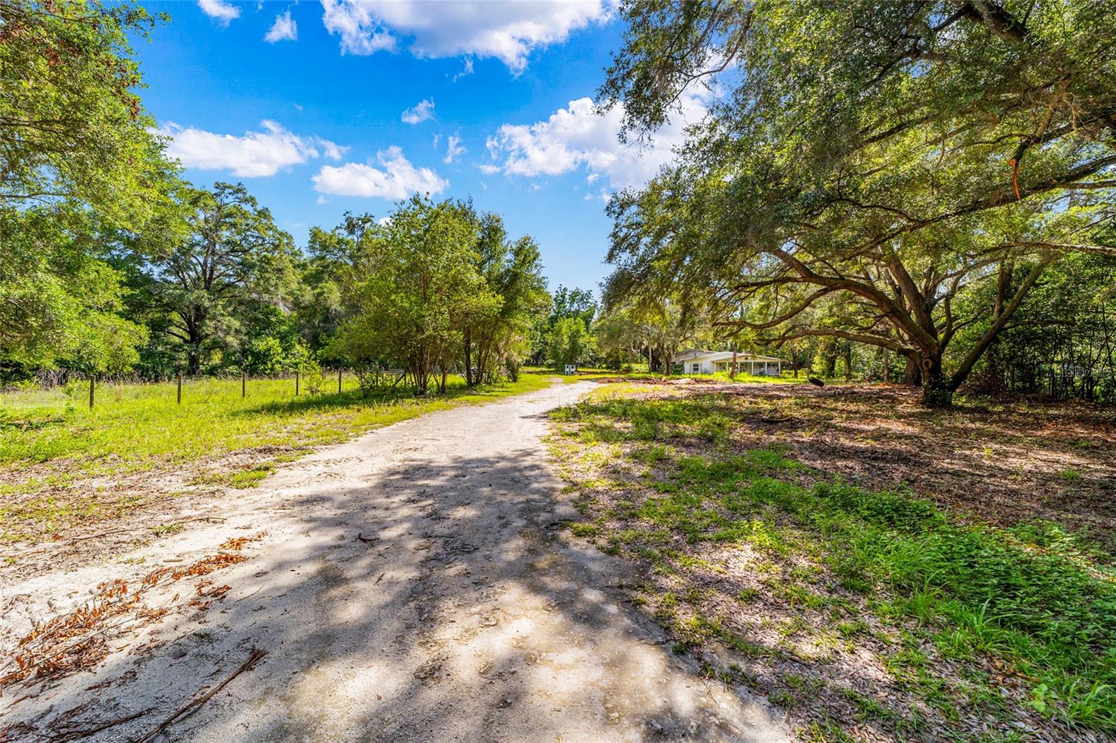 003359 - UNREC TRACTS IN 04-17S-18E - Residential