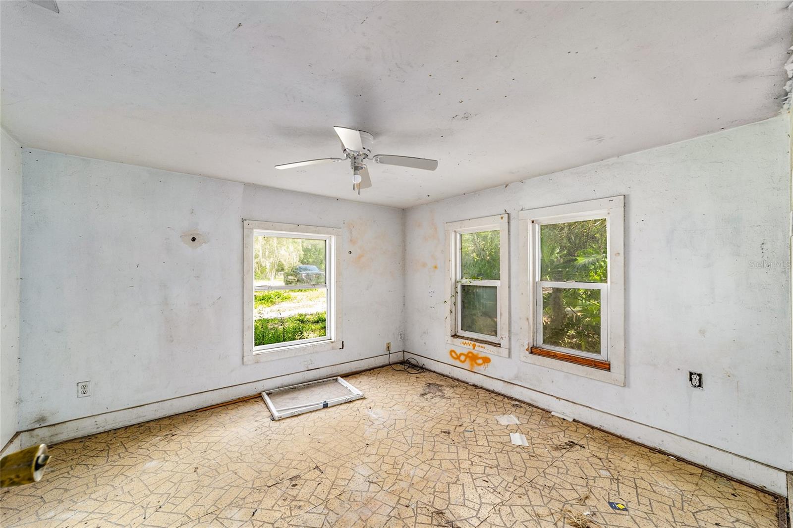 003359 - UNREC TRACTS IN 04-17S-18E - Residential