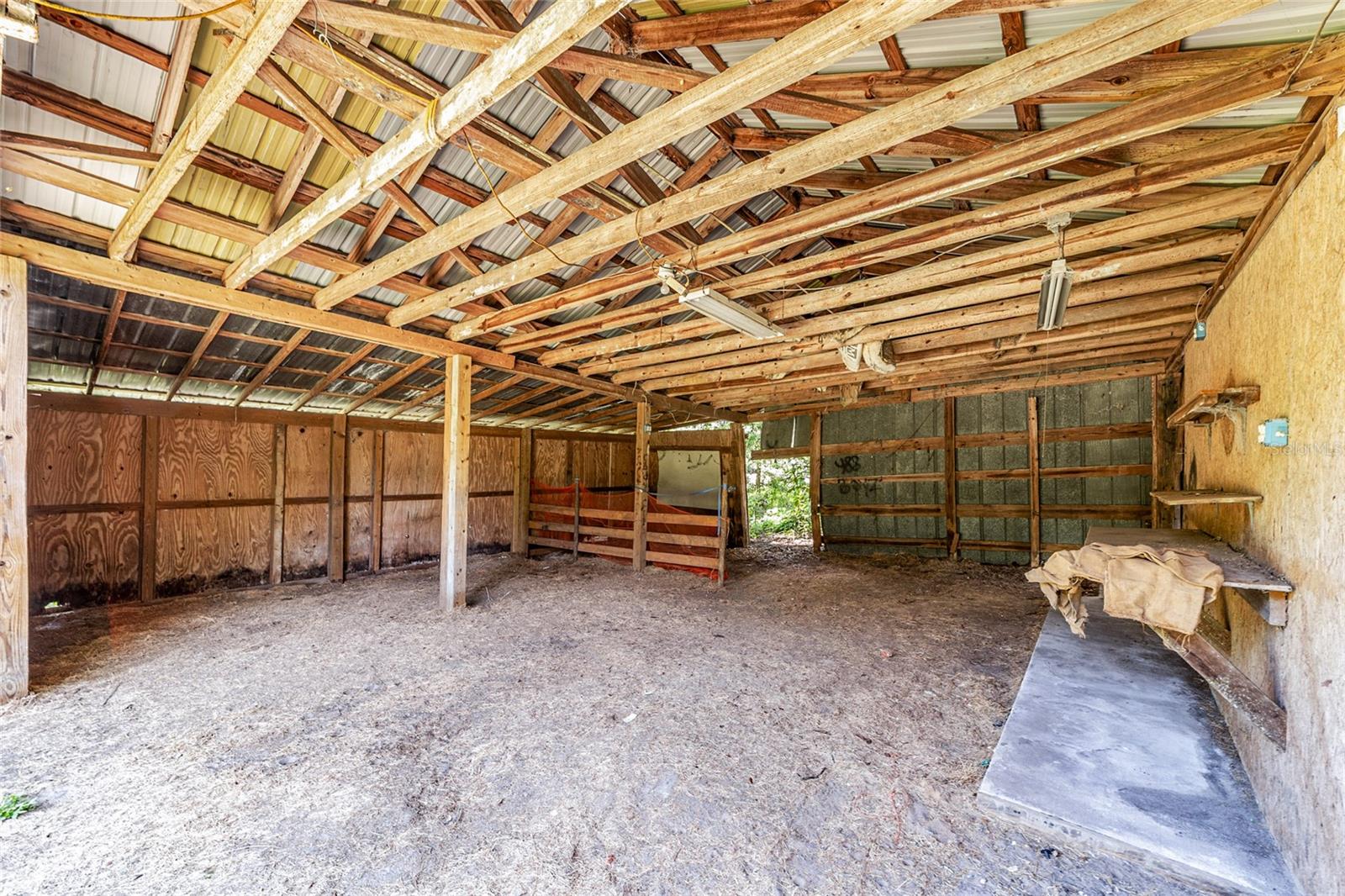 003359 - UNREC TRACTS IN 04-17S-18E - Residential