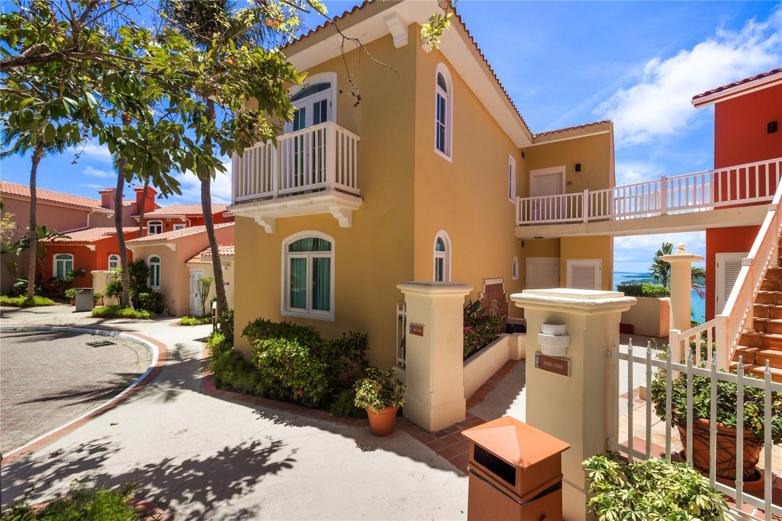 LAS CASITAS VILLAGE - Residential