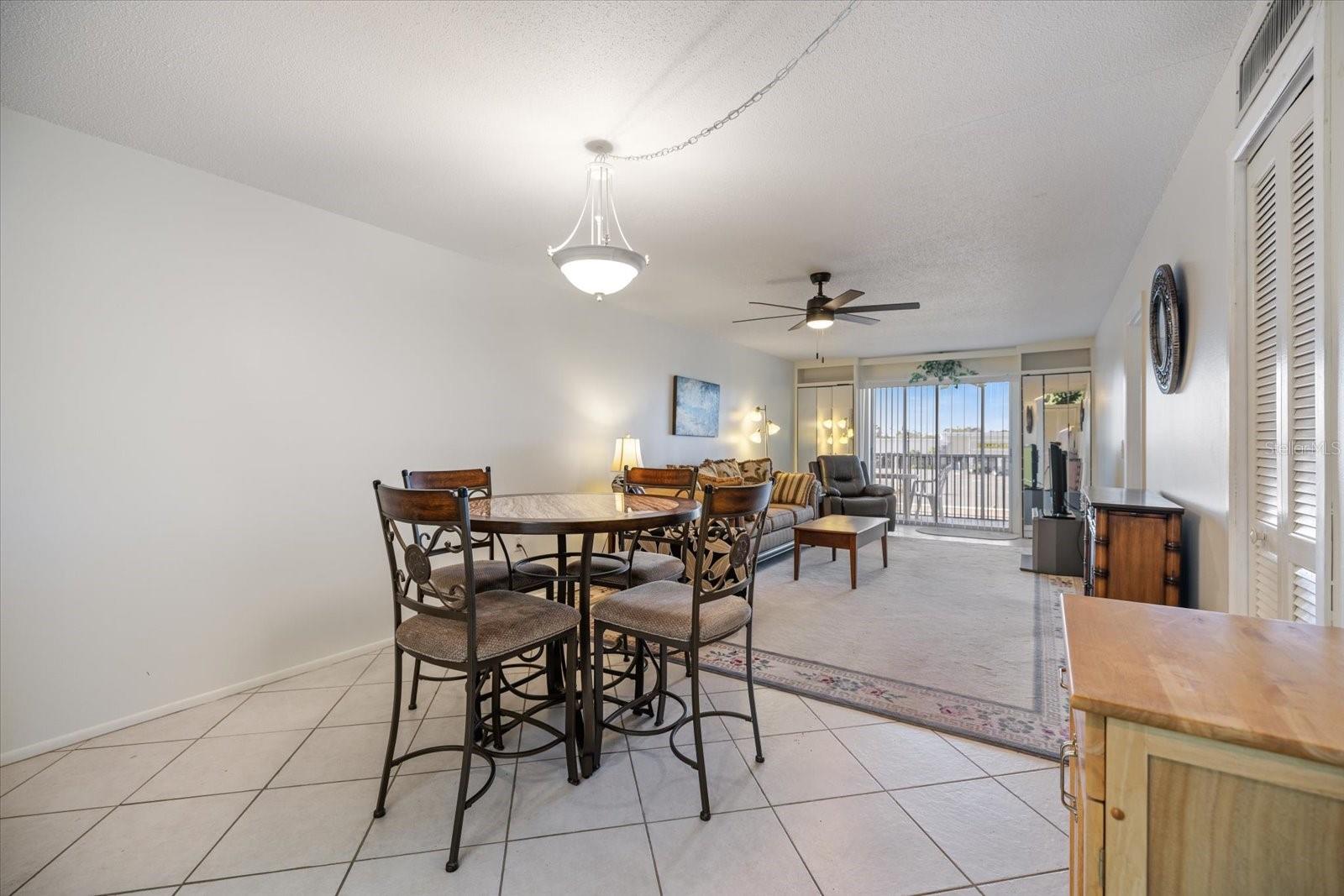 COUNTRY CLUB APTS - Residential