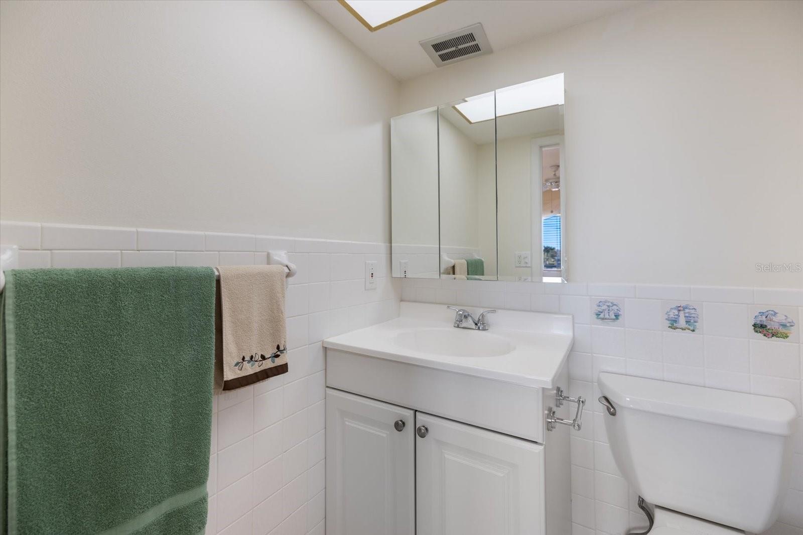 COUNTRY CLUB APTS - Residential