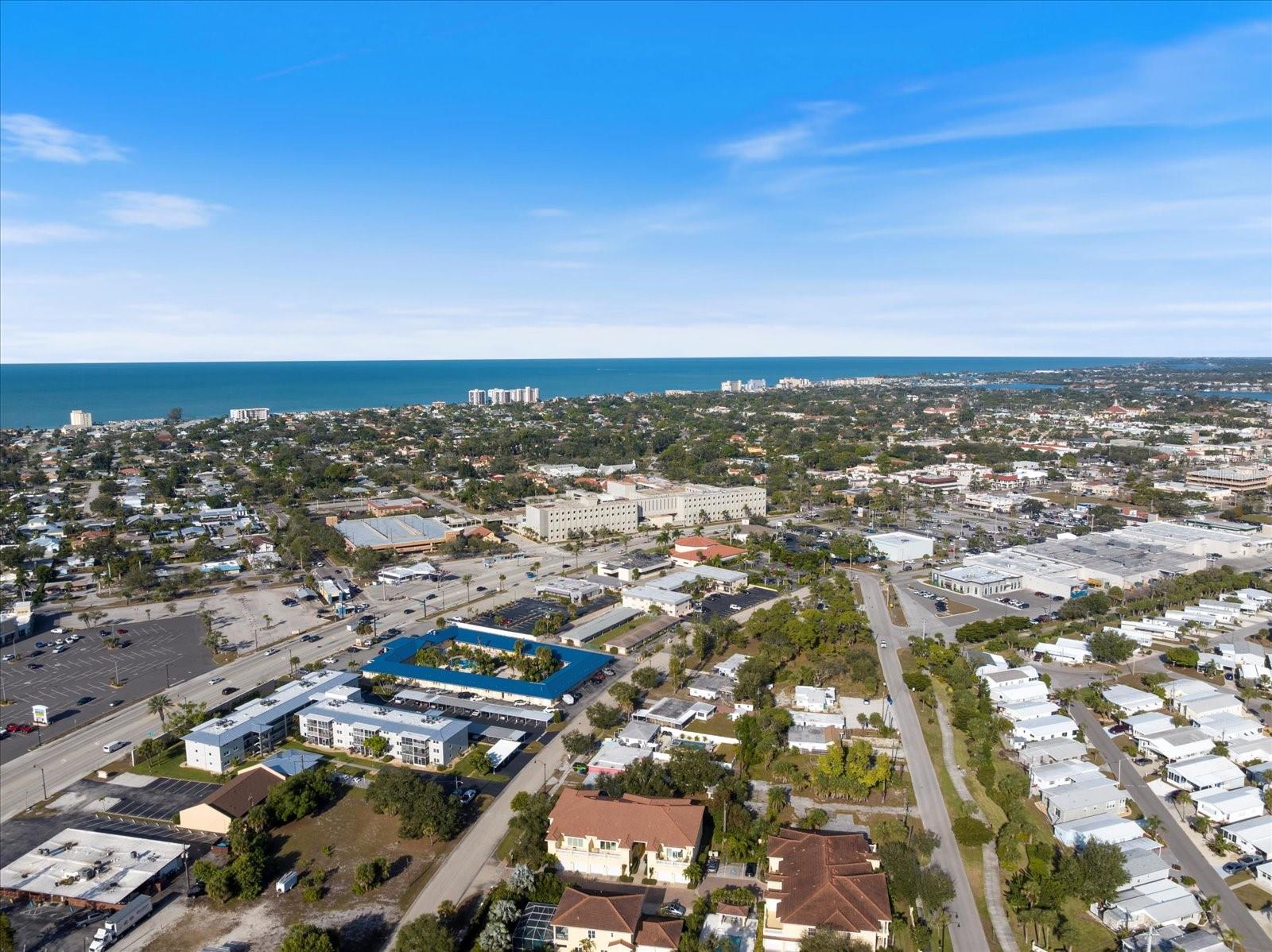 COUNTRY CLUB APTS - Residential