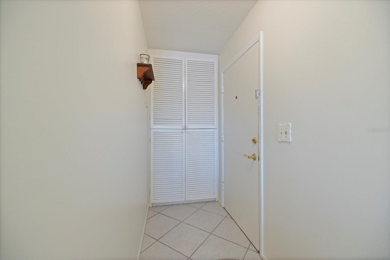 COUNTRY CLUB APTS - Residential