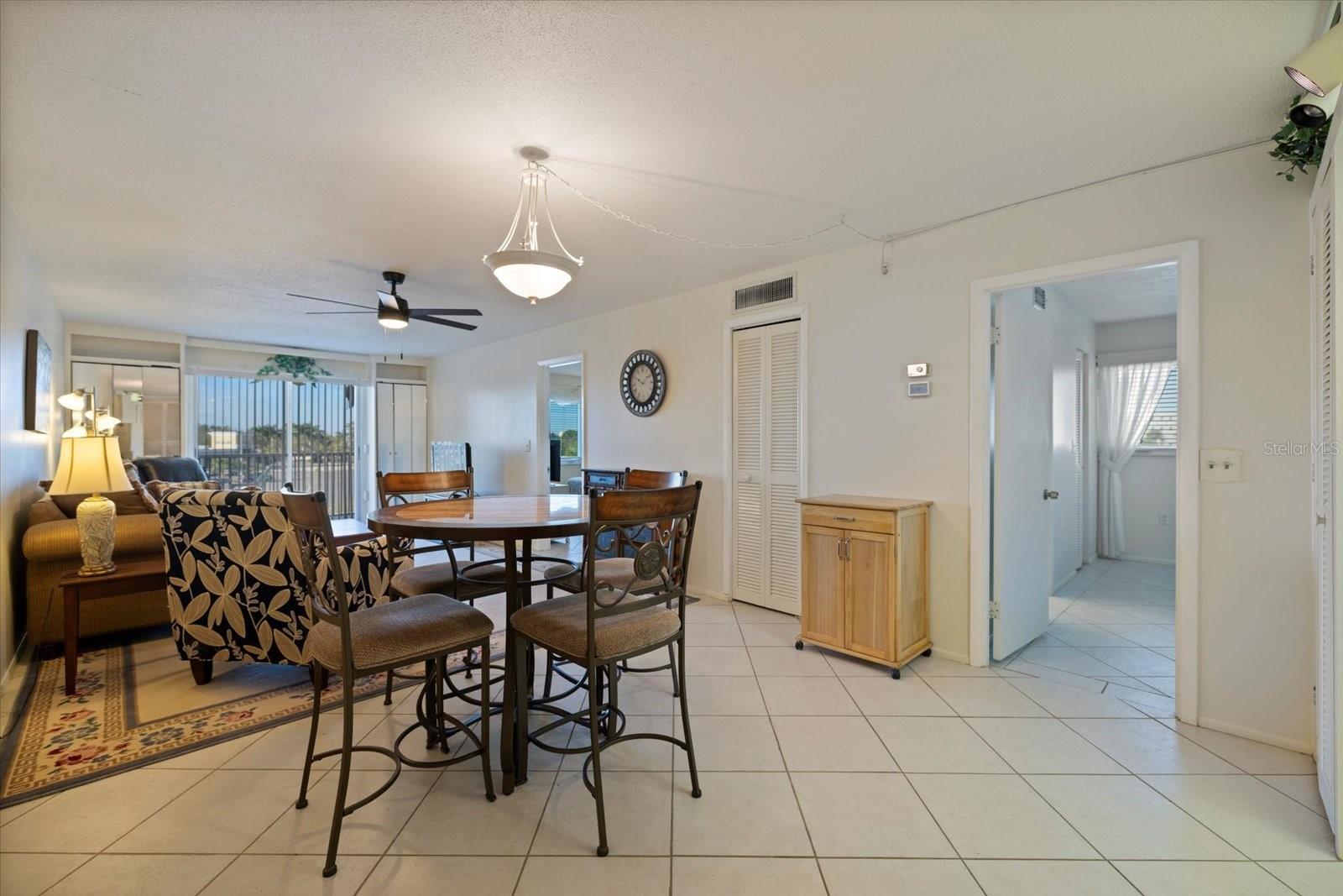 COUNTRY CLUB APTS - Residential