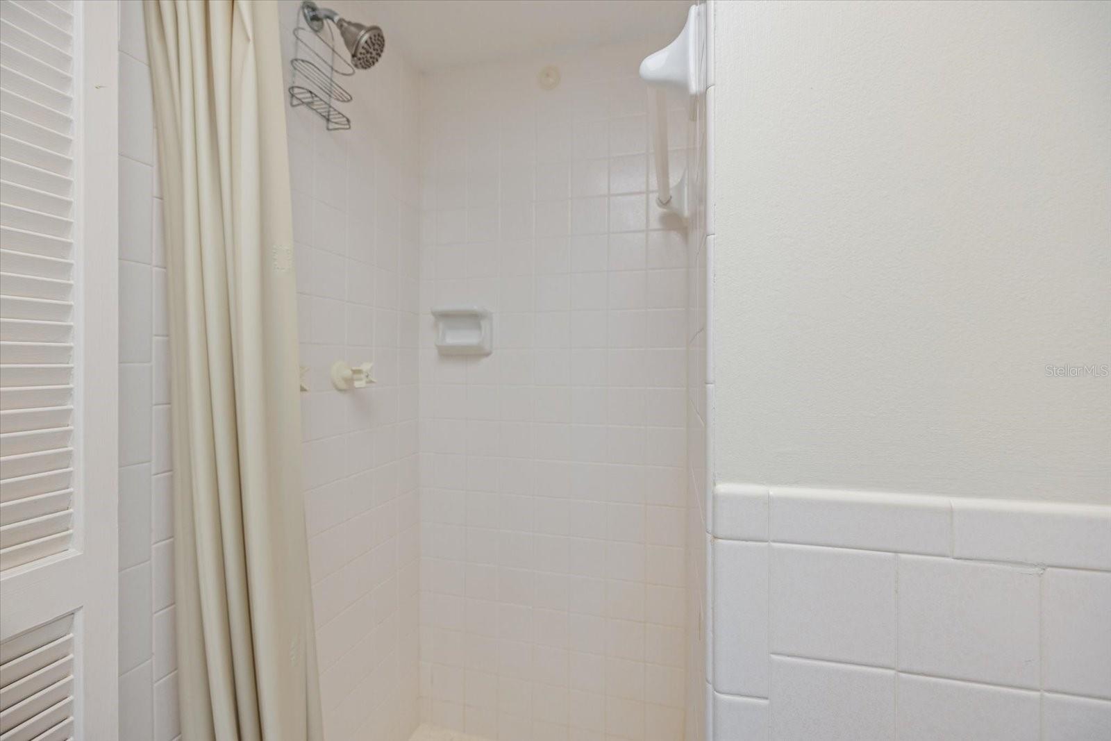 COUNTRY CLUB APTS - Residential