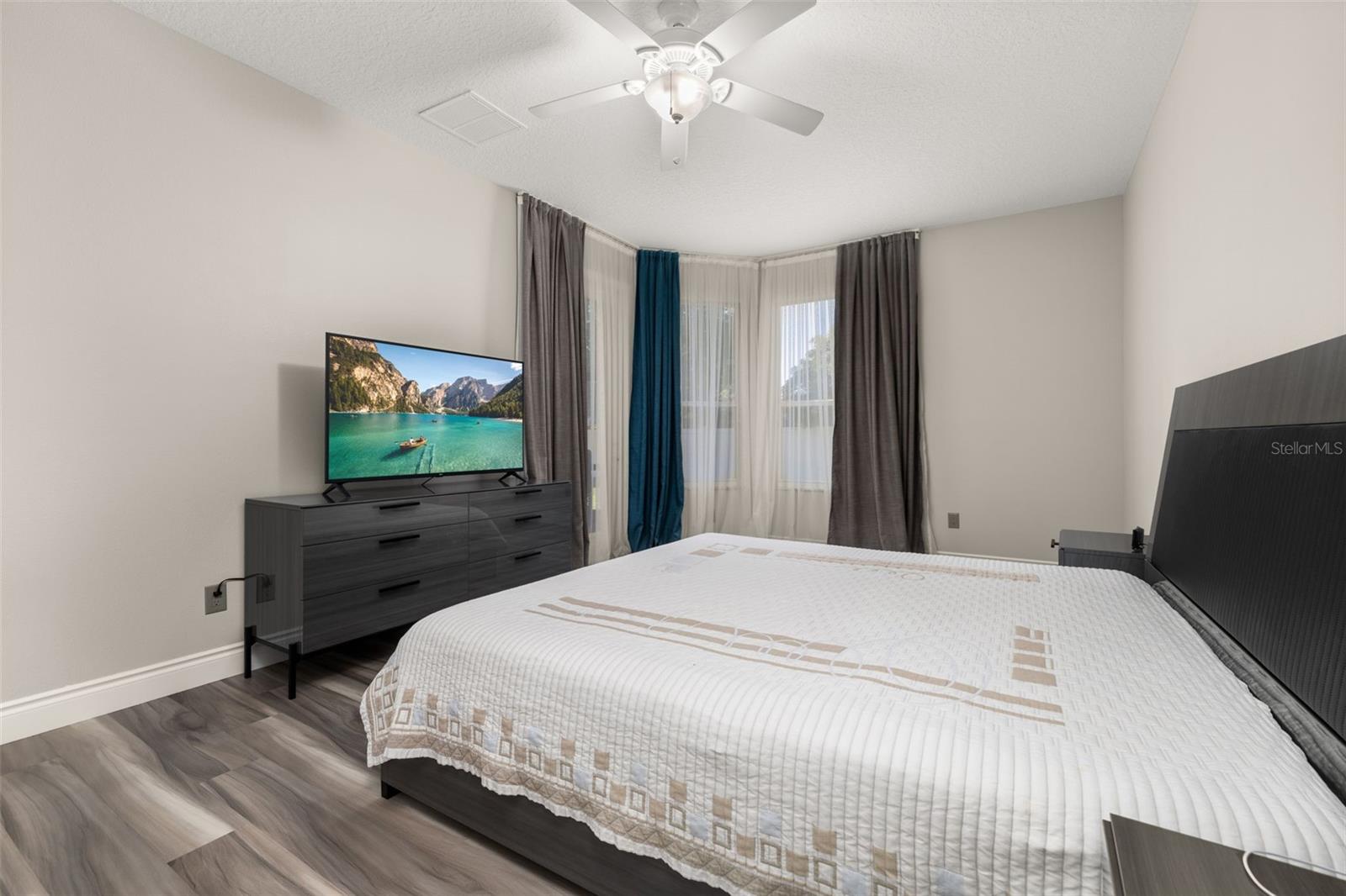 EAGLE CRK PH 01B - Residential Lease