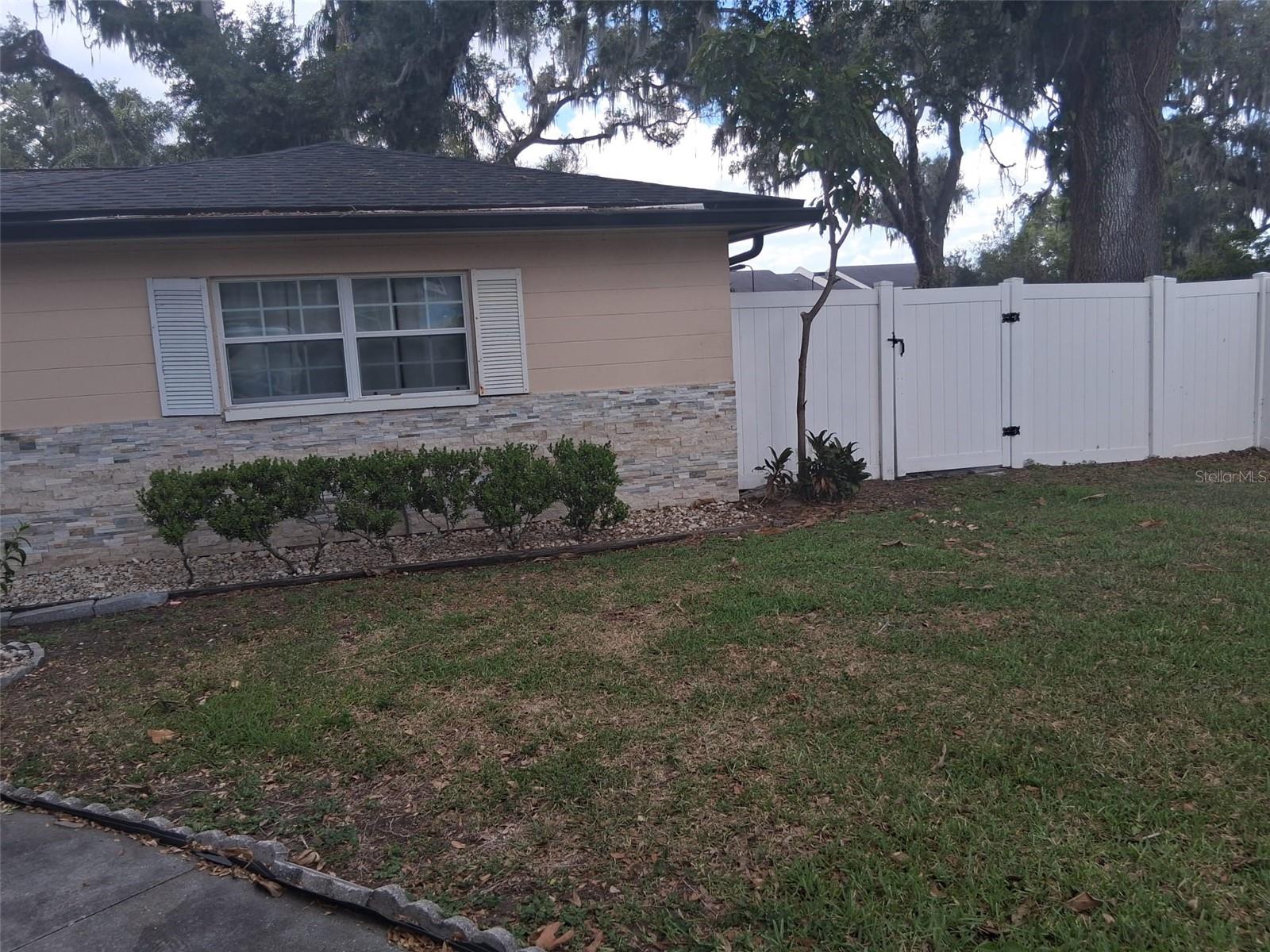 GARDEN OAKS UNIT 01 - Residential