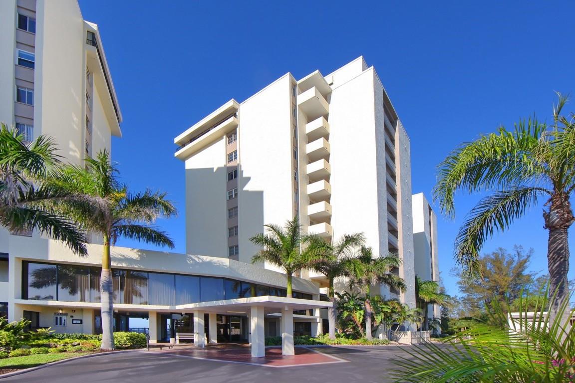 WHISPERING SANDS - Residential