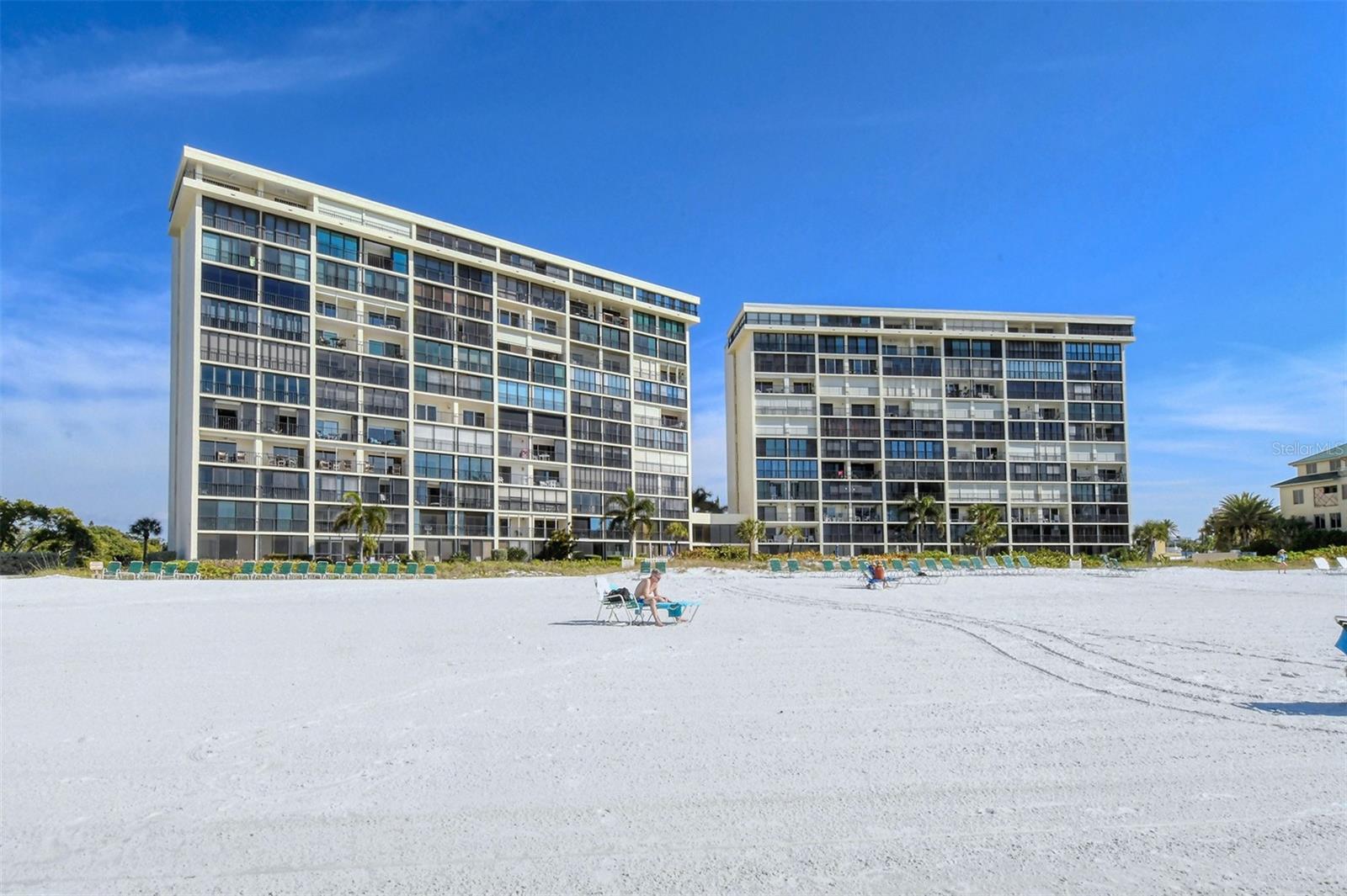 WHISPERING SANDS - Residential