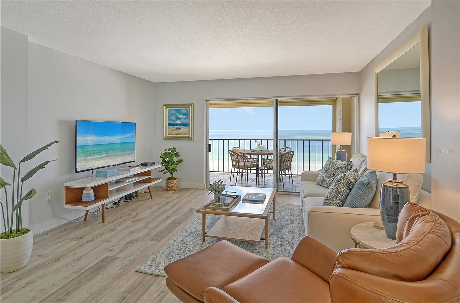 WHISPERING SANDS - Residential