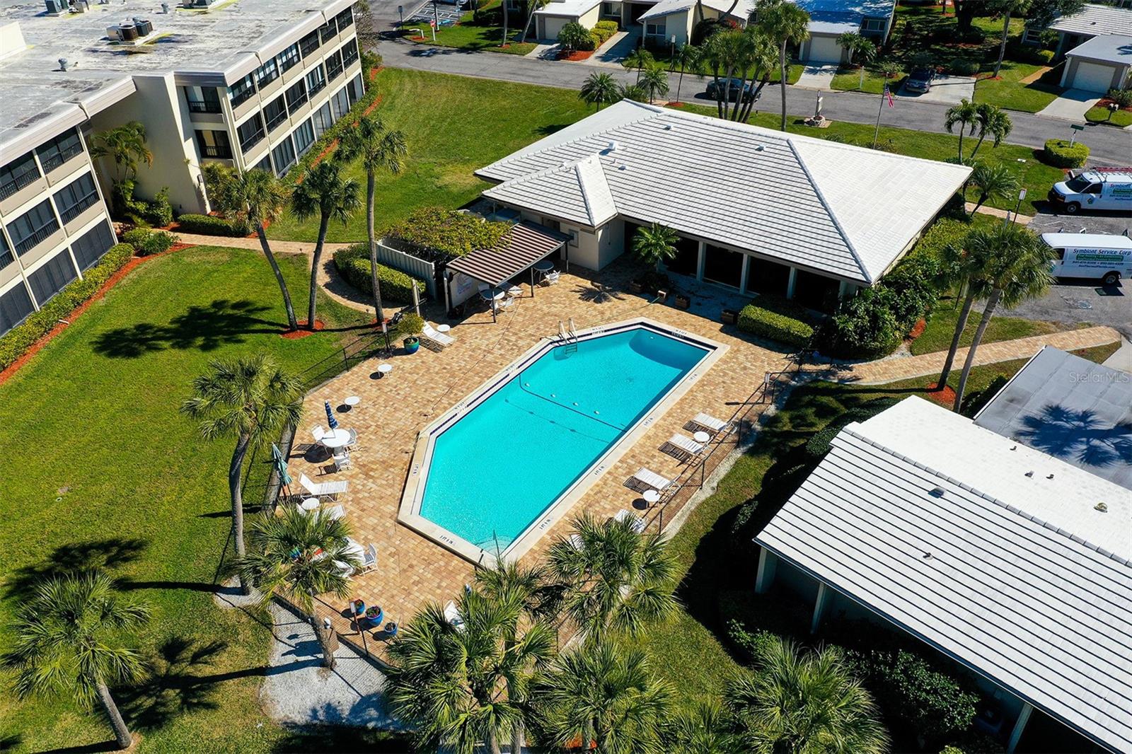 WHISPERING SANDS - Residential