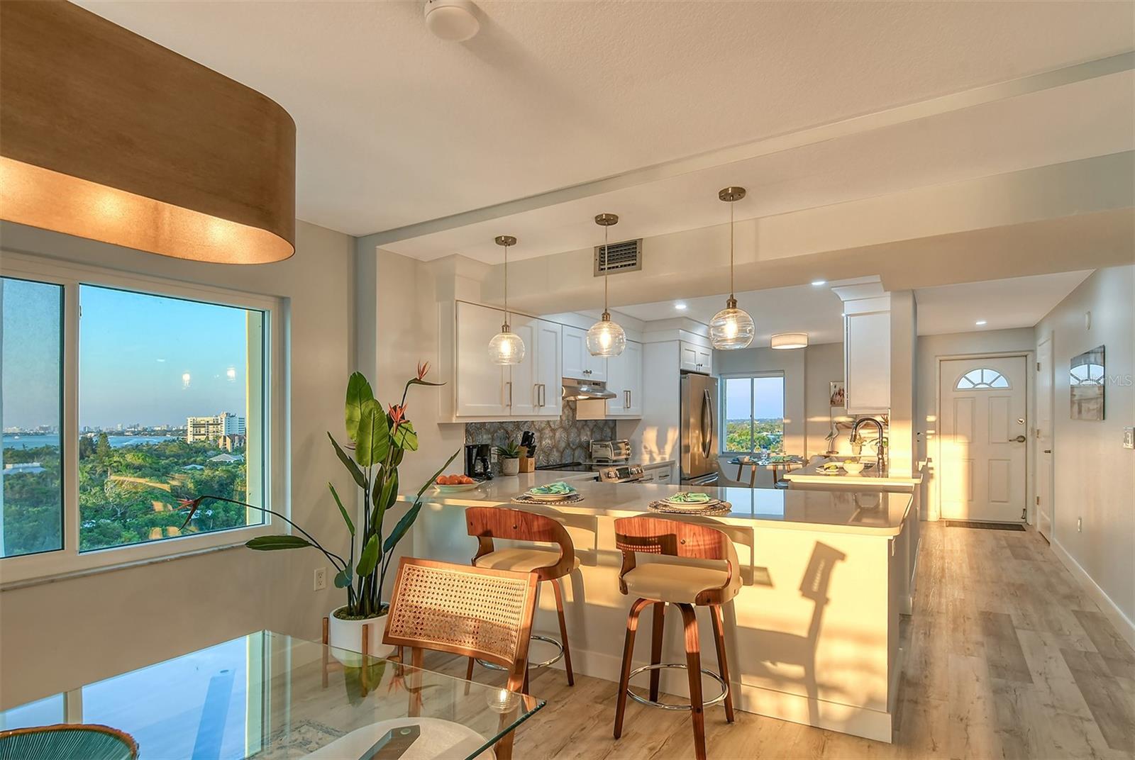 WHISPERING SANDS - Residential
