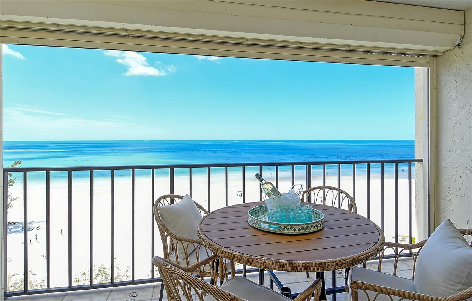 WHISPERING SANDS - Residential