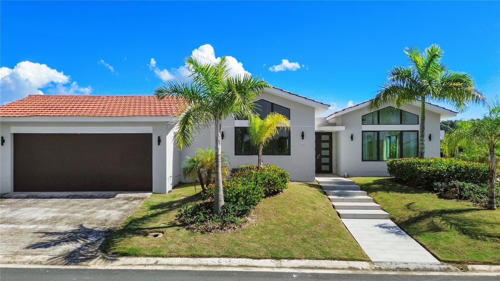 Located in the sought-after Isla Flores of Sabanera de Dorado, this elegant single-story Casona del Lago residence offers approximately 3,206 sq. ft. of gross conditioned living area, 486 sq. ft. of garage space, and a 366 sq. ft. covered terrace overlooking the pool and jacuzzi, all situated on a 1,069.22 sq. m. corner lot. The property features the newest Casona del Lago floor plan on a corner lot—fully move-in ready with custom finishes all with great views to the mountains. 

Inside, the home features four spacious bedrooms with en-suite bathrooms and closets, plus a versatile flex room that can serve as a office, den, or playroom. The primary suite includes an air-conditioned walk-in closet with built-ins and a luxurious bathroom with double sinks, a double shower, and a separate toilet and bidet room. High cathedral ceilings elevate the open living and dining areas, while the chef’s kitchen is equipped with premium Thermador appliances, a vented hood, Bosch dishwasher, GE disposal, and a dedicated dry-food pantry. A stylish guest half bath, a full laundry room, fine window treatments with blackout curtains, and full air conditioning throughout complete the interior comforts of this exceptional residence.