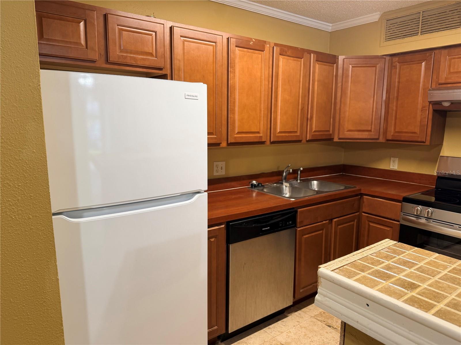 LAKEWOOD PARK A CONDO - Residential