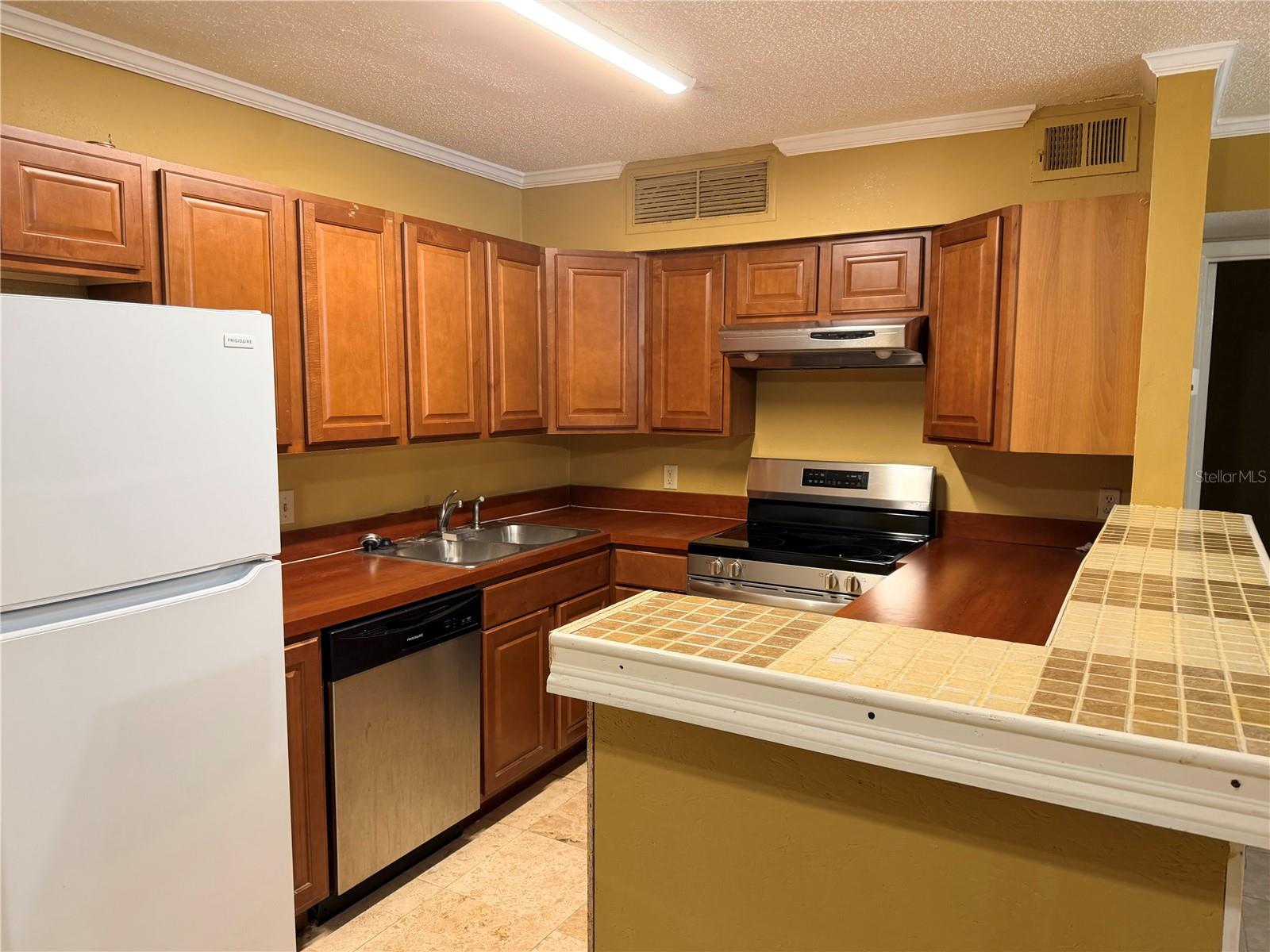 LAKEWOOD PARK A CONDO - Residential
