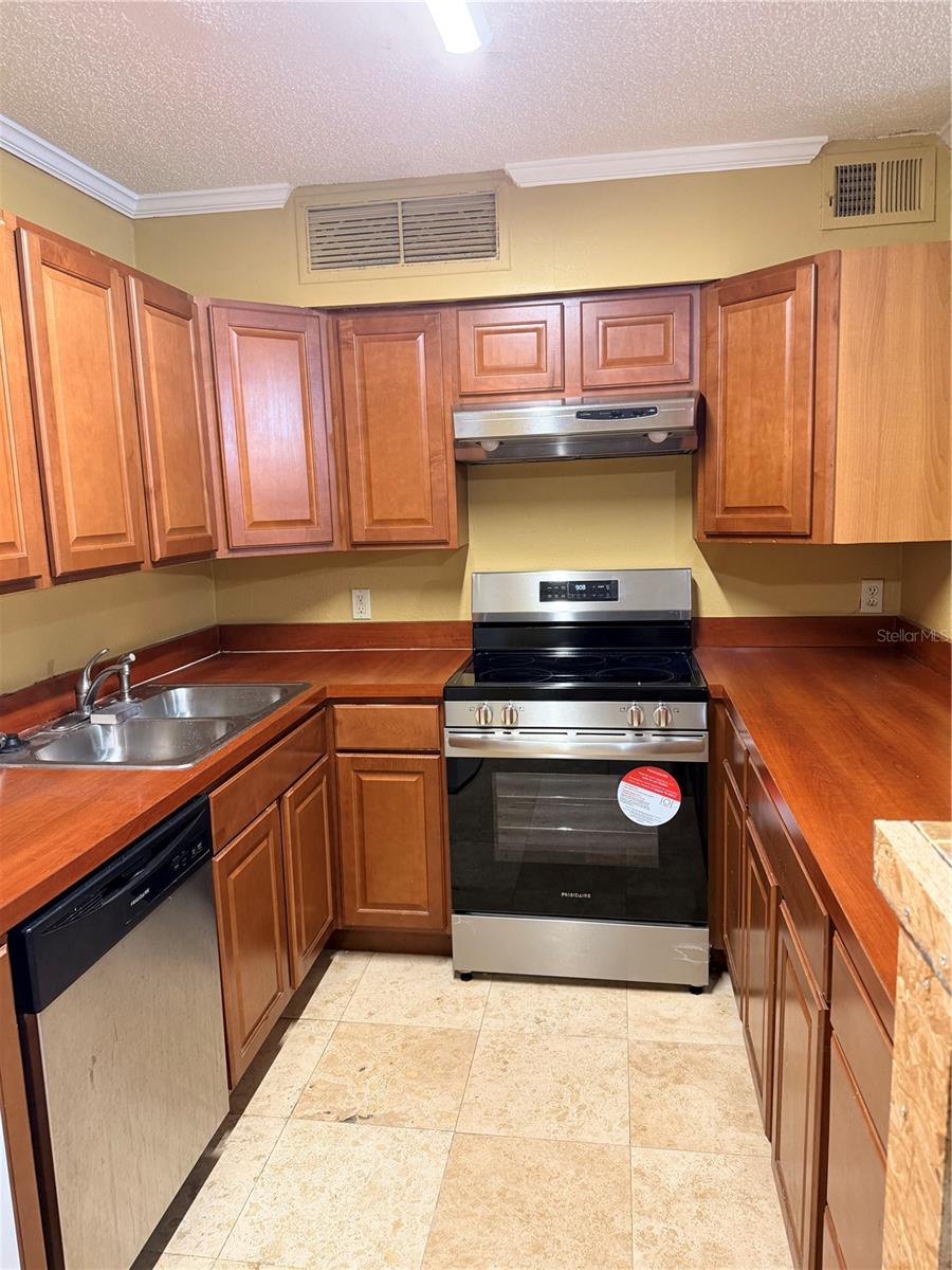 LAKEWOOD PARK A CONDO - Residential