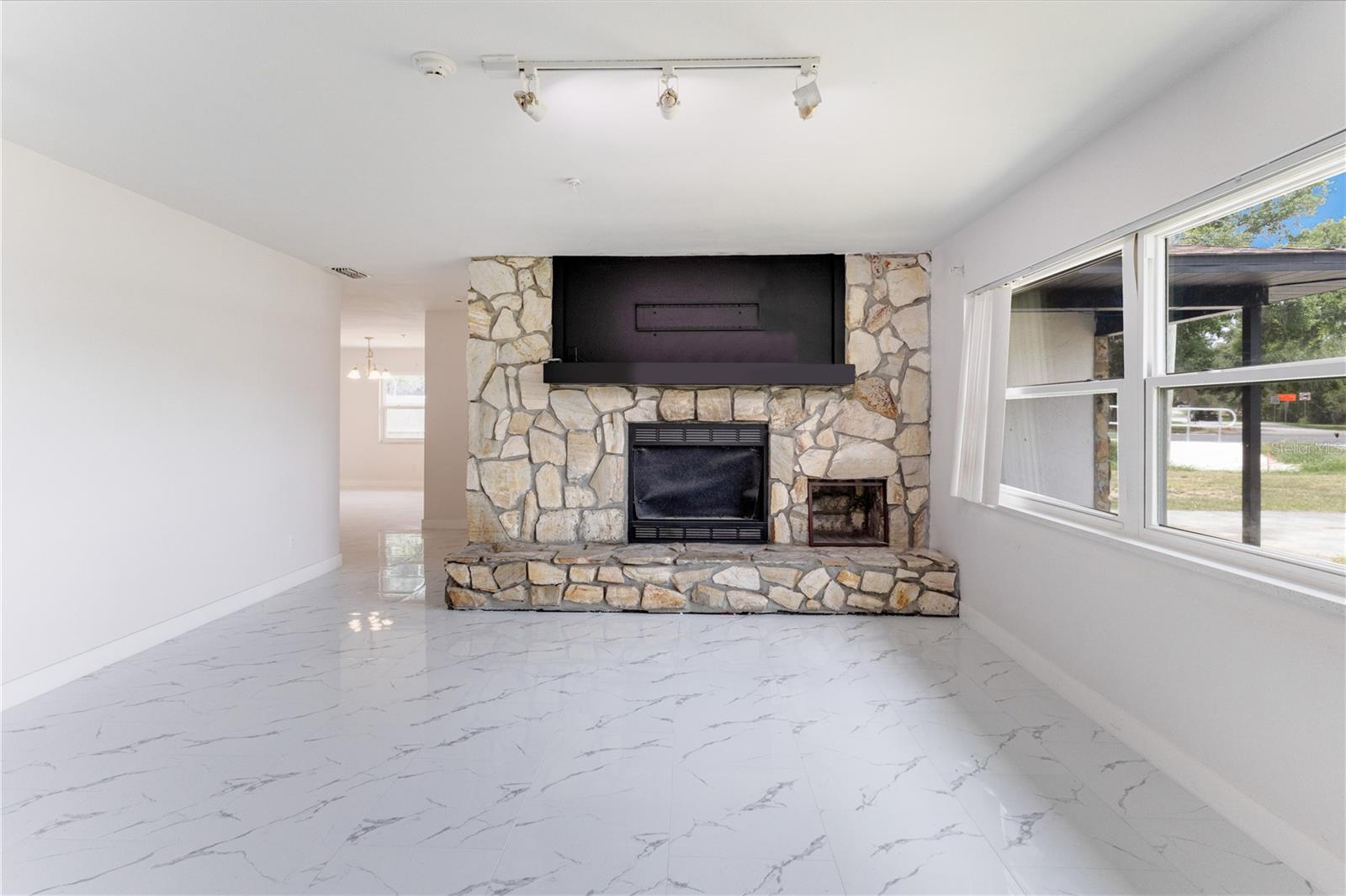 GROVELAND LITTLE OAKS - Residential