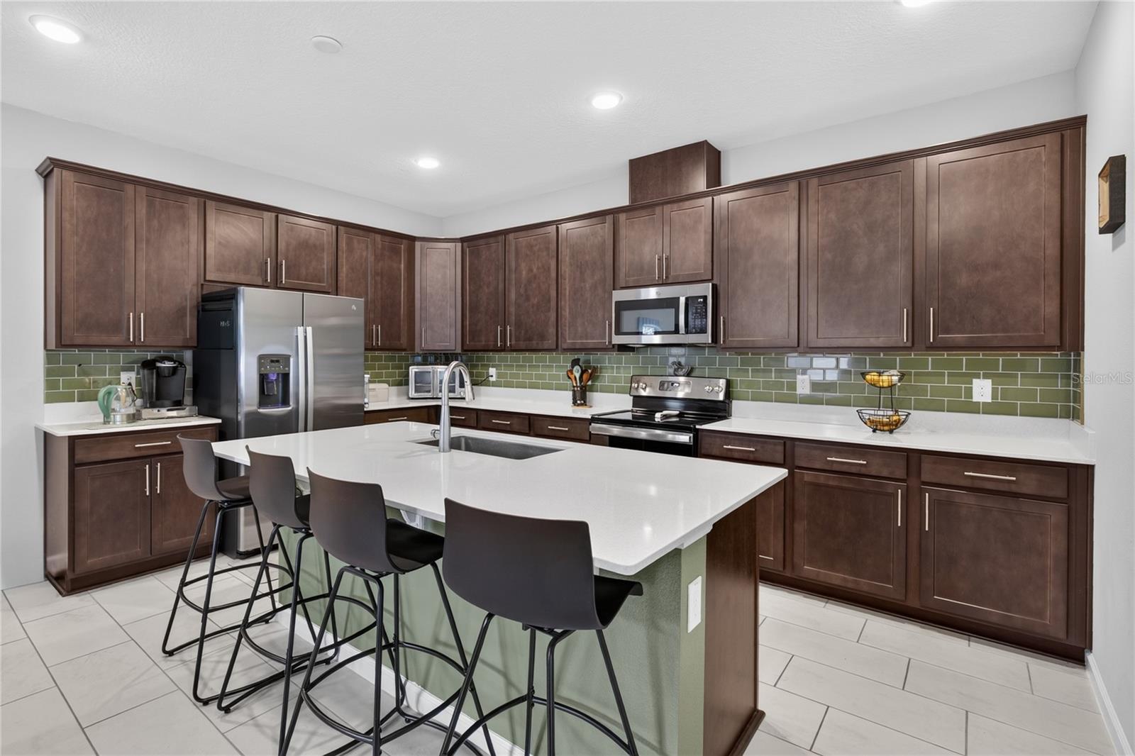 SEASONS/THE GROVE A RE - Residential