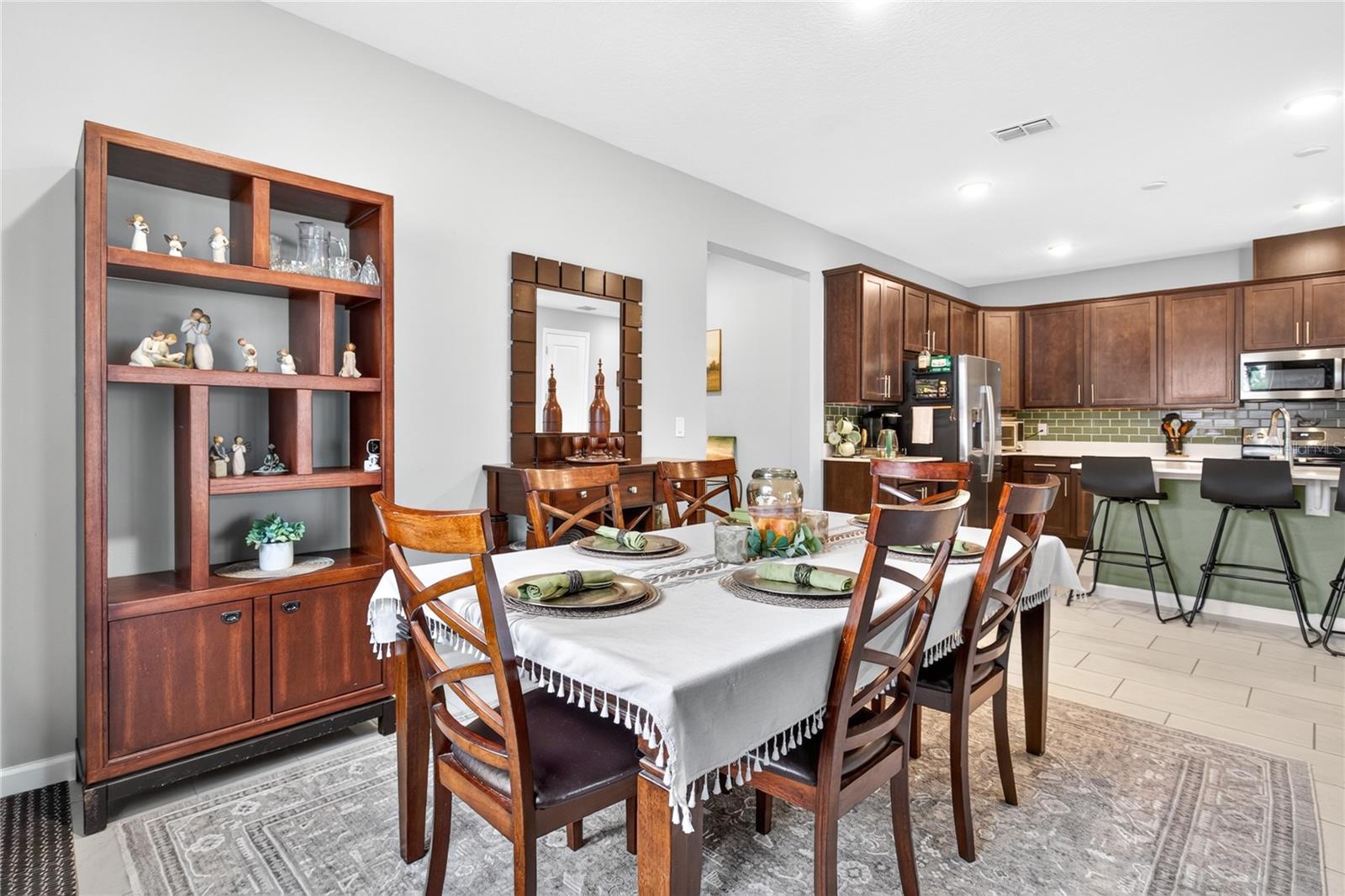 SEASONS/THE GROVE A RE - Residential
