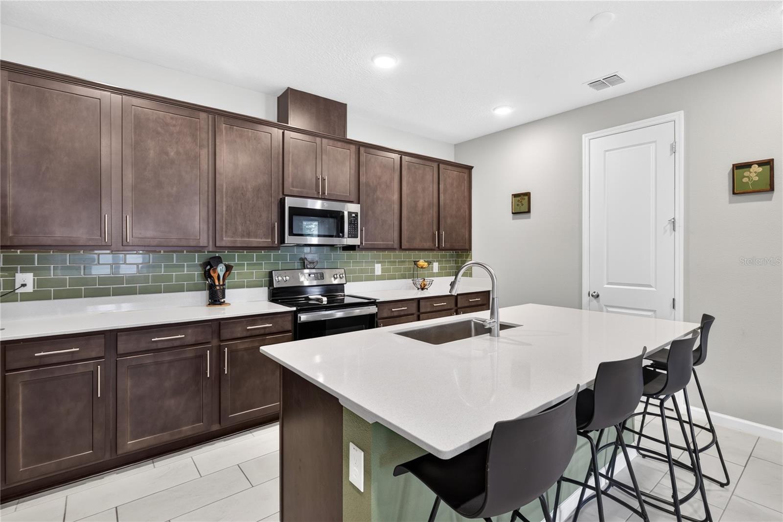 SEASONS/THE GROVE A RE - Residential