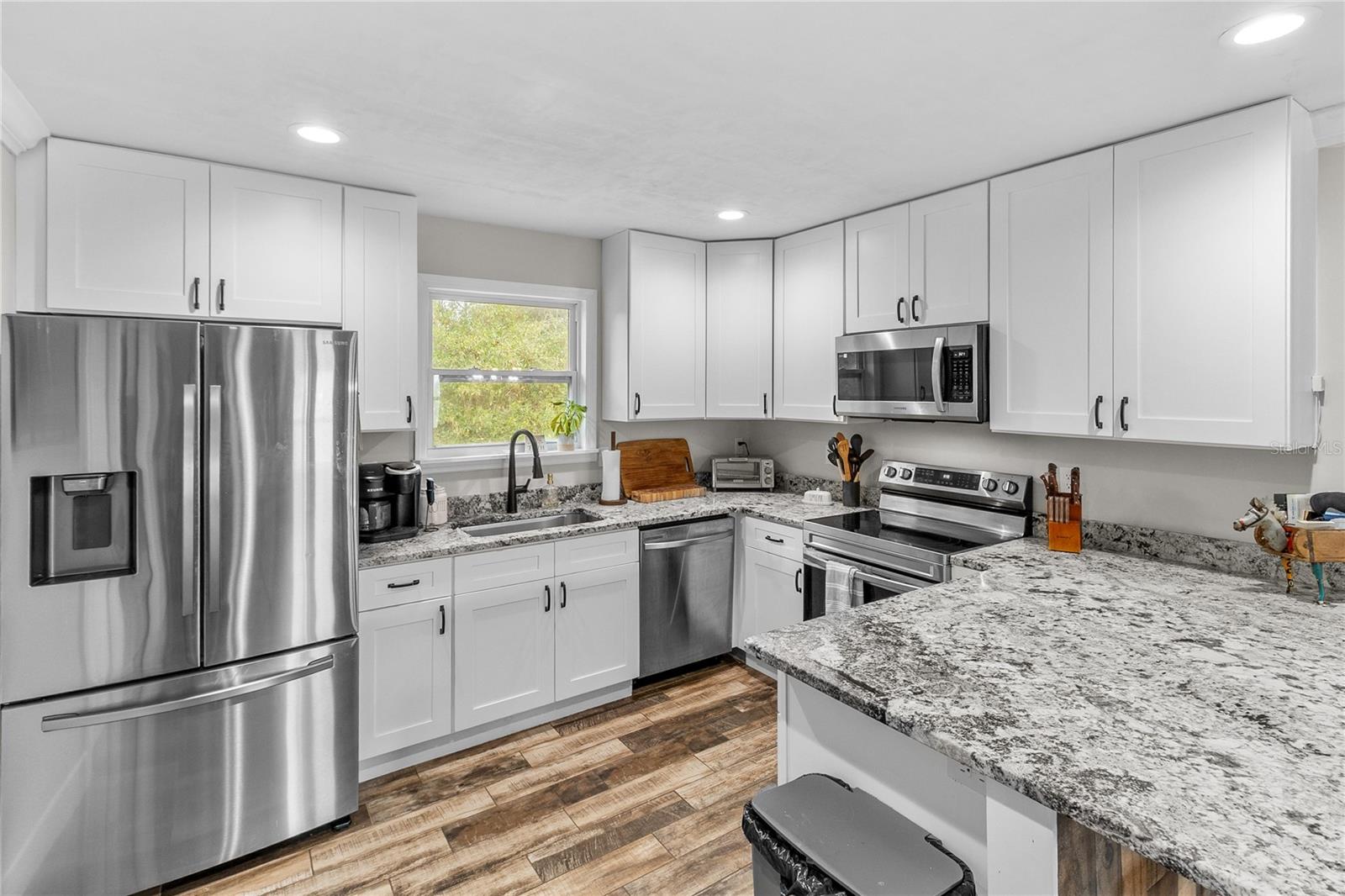 UNIVERSITY OAKS - Residential