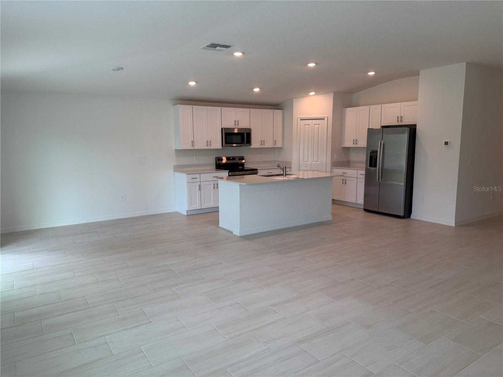NORTH PK ISLE PH 2C 3B & 4 - Residential Lease