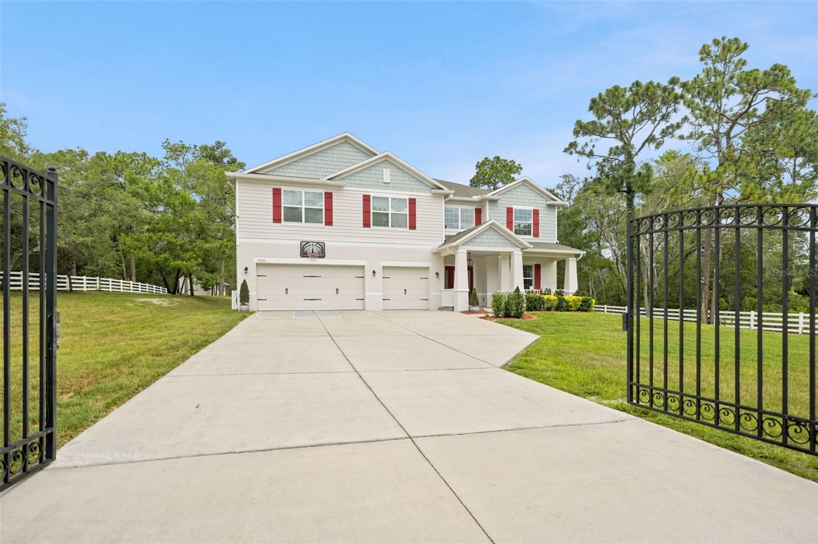 ROYAL HIGHLANDS - Residential