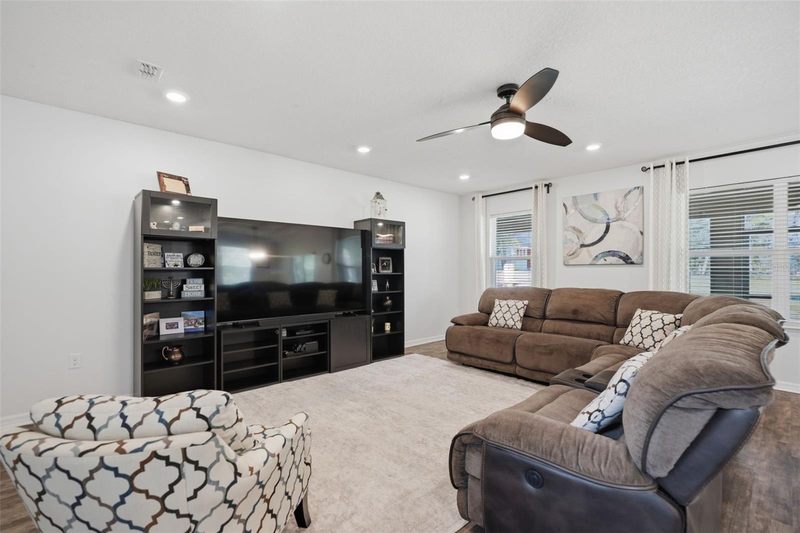 ROYAL HIGHLANDS - Residential