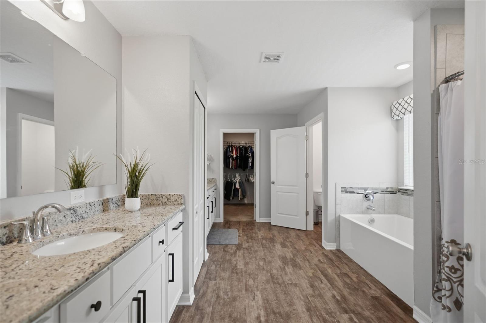 ROYAL HIGHLANDS - Residential