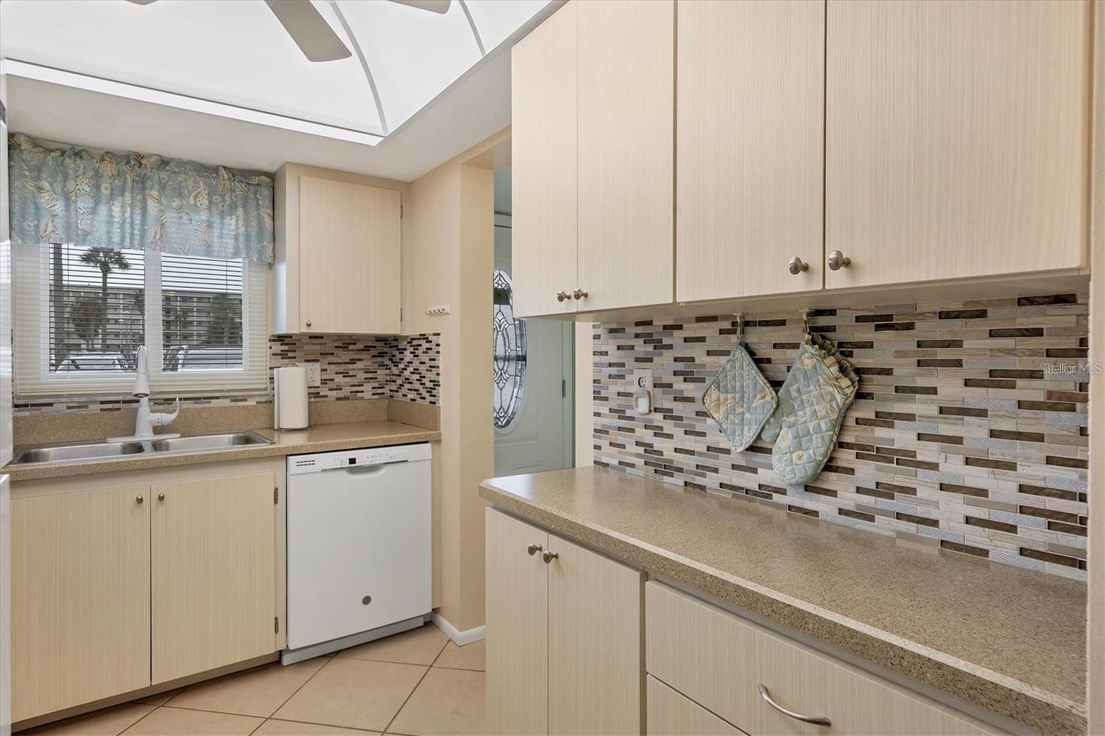BAYSHORE ON THE LAKE APTS II SEC 3 - Residential