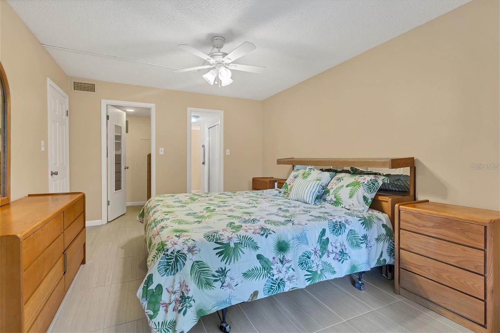 BAYSHORE ON THE LAKE APTS II SEC 3 - Residential