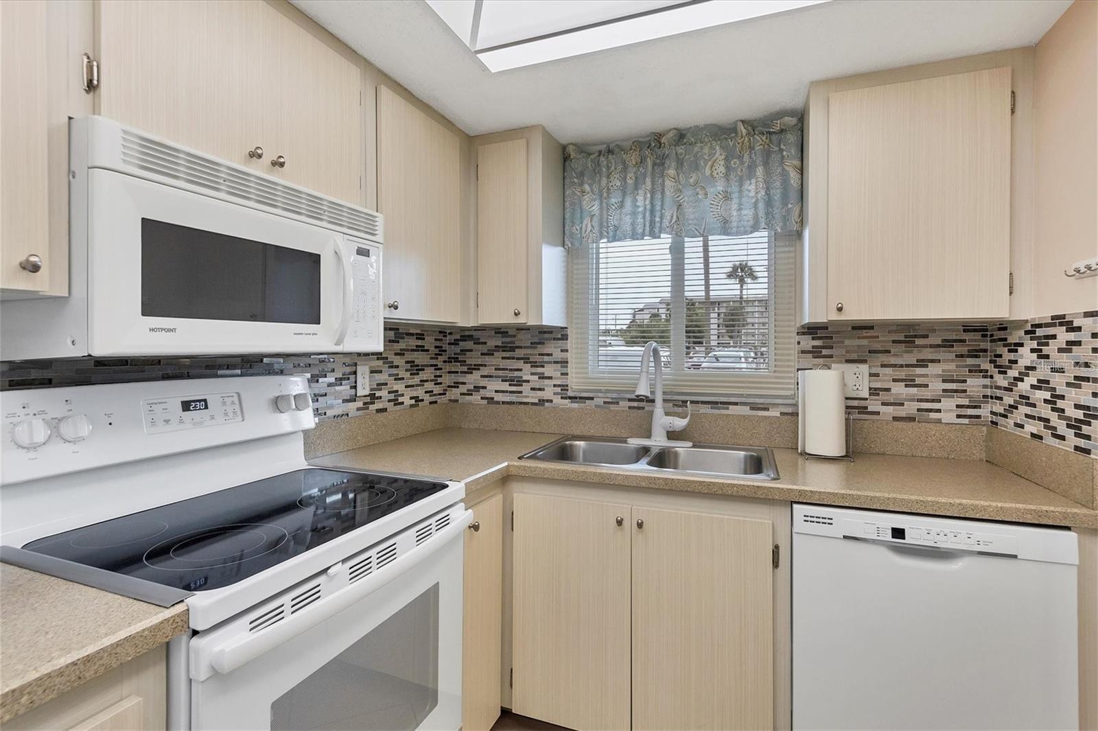 BAYSHORE ON THE LAKE APTS II SEC 3 - Residential
