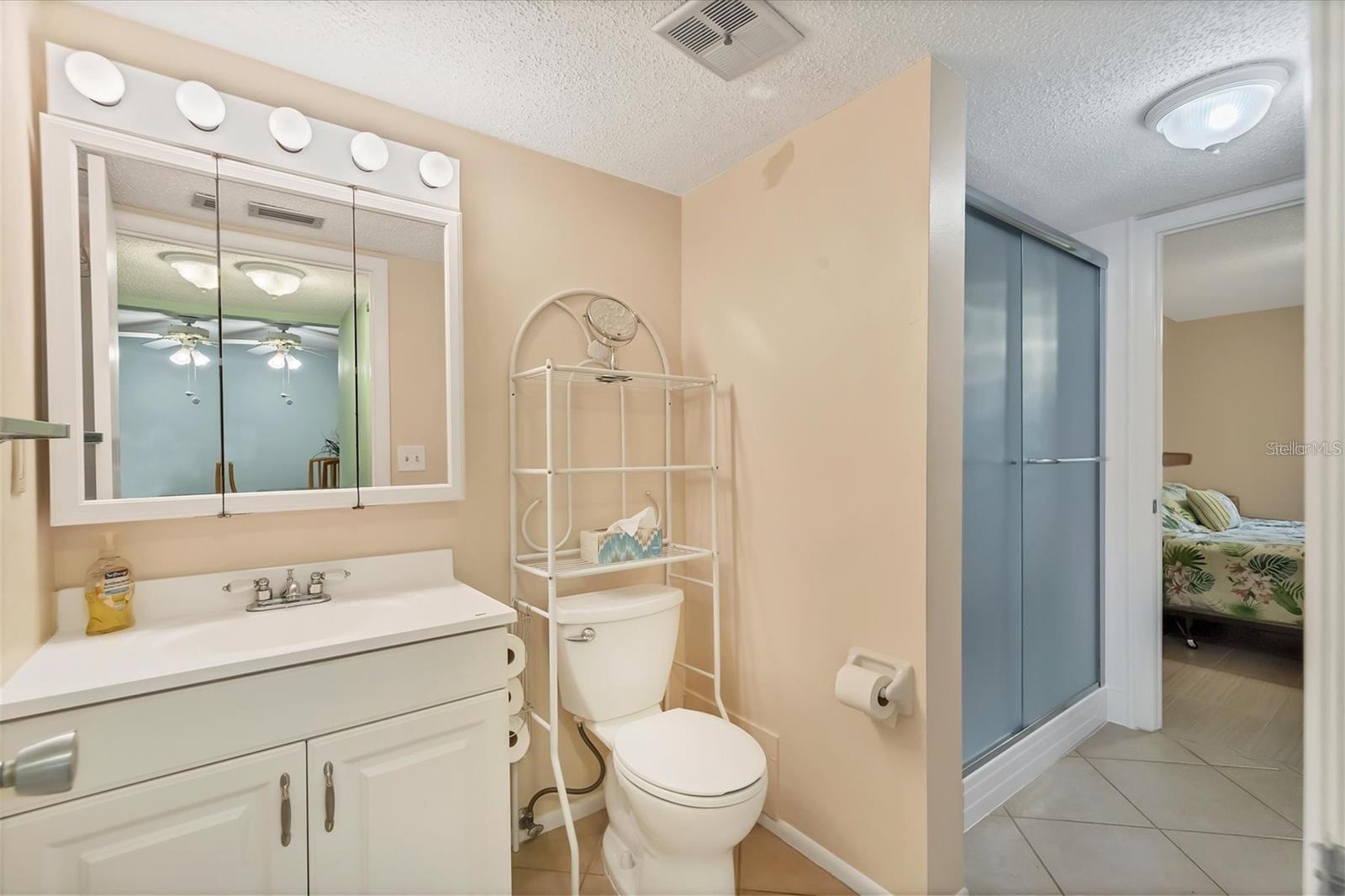 BAYSHORE ON THE LAKE APTS II SEC 3 - Residential