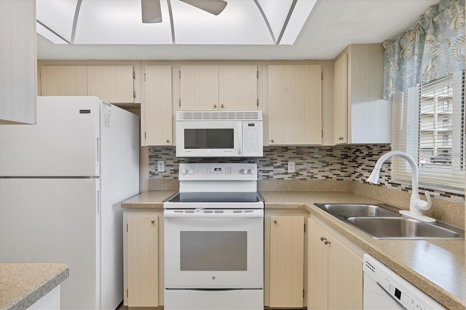 BAYSHORE ON THE LAKE APTS II SEC 3 - Residential