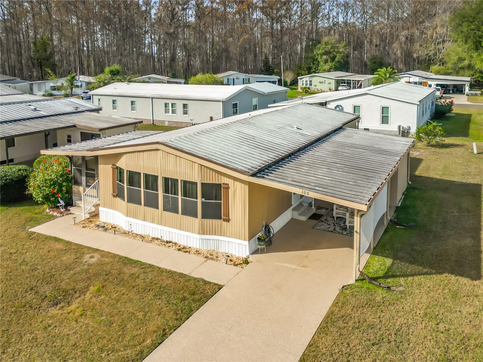 Short Sale. Welcome to this 2-bedroom, 2-bath home in the desirable Continental Country Club. Featuring an oversized living room, roomy kitchen, built-in desk, ample storage, and a relaxing Florida Room, this home is full of potential. An R/O Certificate helps lower monthly HOA fees. Lawn care, garbage, golf maintenence, cable, internet, wifi all included in maintenance. Enjoy resort-style amenities including golf, tennis, pools, dining, and more, all just 5 minutes from Brownwood in The Villages. Call today before it’s gone!