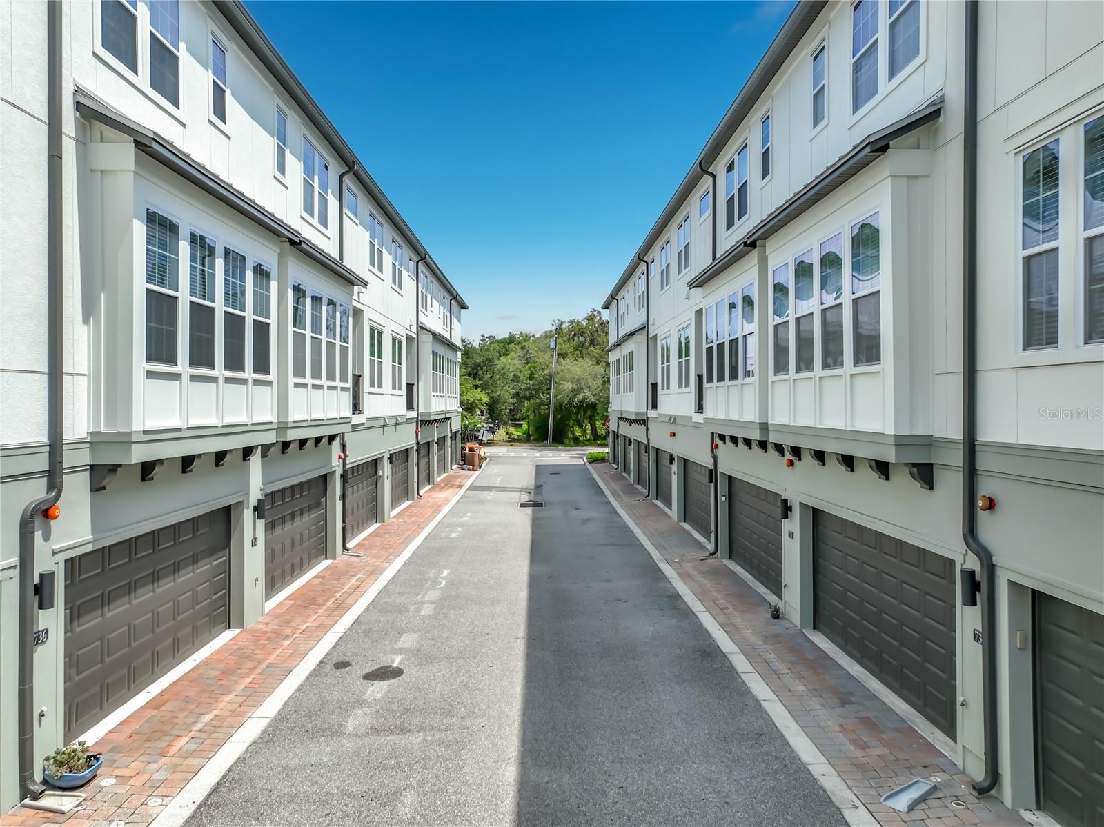 HAMPTONS - SECOND REP - Residential